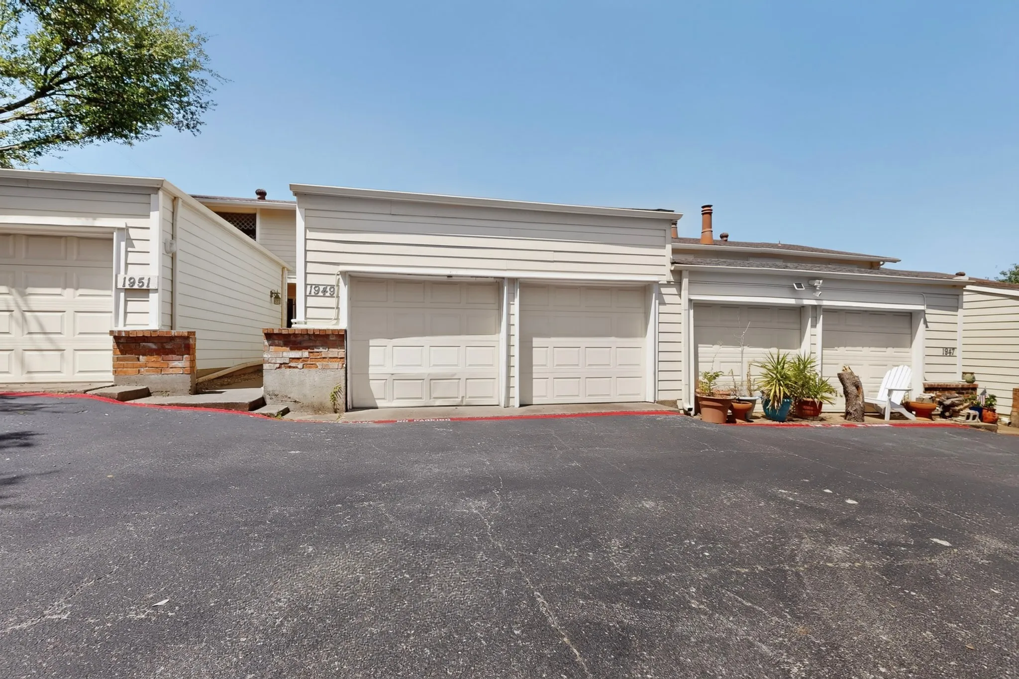Condominium For Rent in Tarrant County , 1949 Shorewood Drive, Grapevine, Texas 76051, 2 Bedroom, 2 Bathroom, 1 Garage spaces, 1,270 Sqft, built in 1973, mls#21369842, Real Estate Agent in Grapevine, Homes For Rent in Tarrant county, Homes For Rent in Grapevine, Realtor in Grapevine Texas, Real Estate Brokerage Independent Realty Texas, Luminita Cordes Realtor
