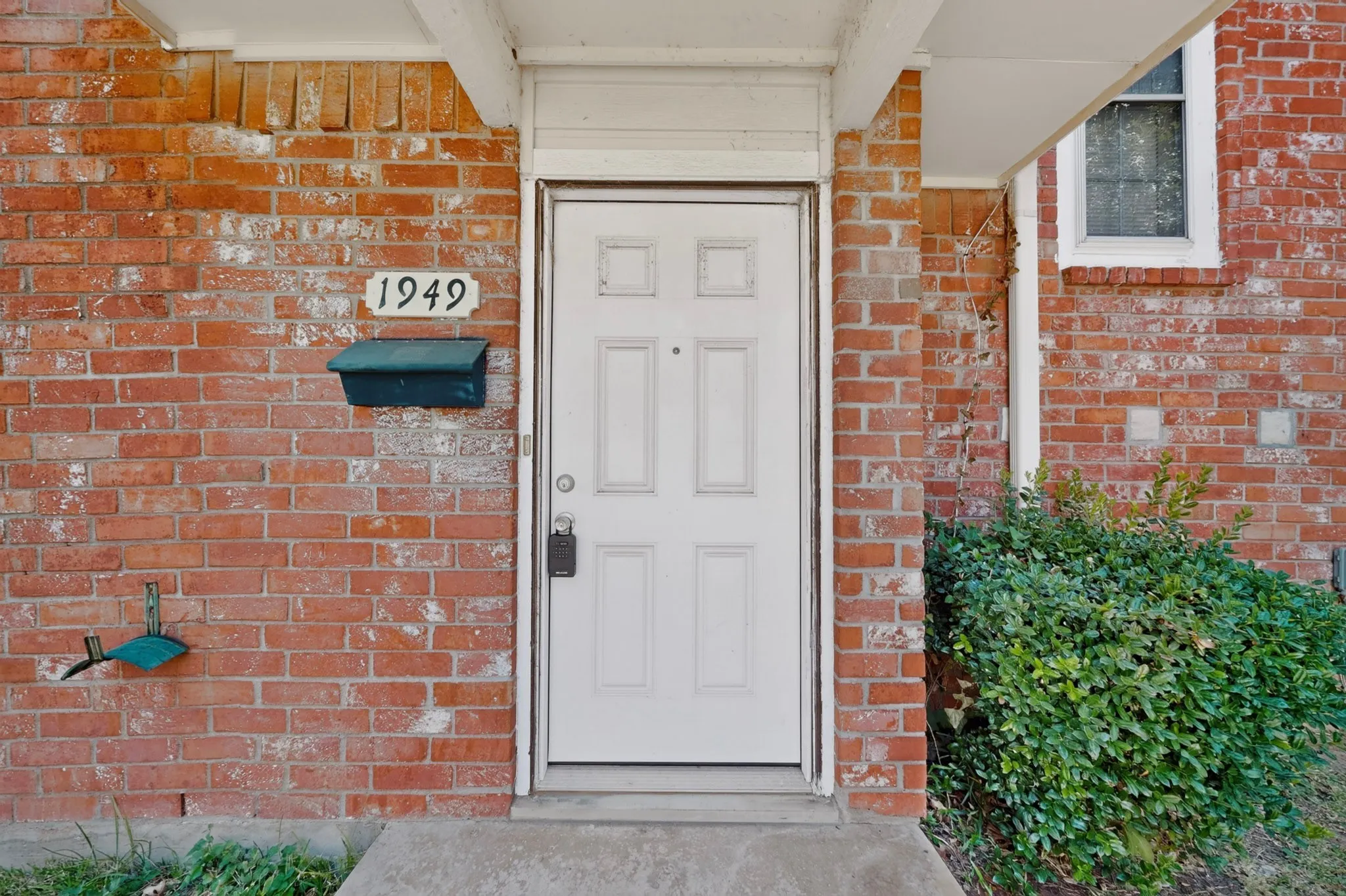 Condominium For Rent in Tarrant County , 1949 Shorewood Drive, Grapevine, Texas 76051, 2 Bedroom, 2 Bathroom, 1 Garage spaces, 1,270 Sqft, built in 1973, mls#21369842, Real Estate Agent in Grapevine, Homes For Rent in Tarrant county, Homes For Rent in Grapevine, Realtor in Grapevine Texas, Real Estate Brokerage Independent Realty Texas, Luminita Cordes Realtor