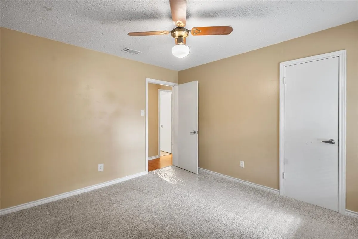 Single Family Residence For Sale in Smith County , 10204 Rolling Pines Drive, Tyler, Texas 75707, 3 Bedroom, 2 Bathroom, 1 Garage spaces, 1,343 Sqft, built in 1984, mls#21369850, Real Estate Agent in Tyler, Homes For Sale in Smith county, Homes For Sale in Tyler, Realtor in Tyler Texas, Real Estate Brokerage Independent Realty Texas, Luminita Cordes Realtor
