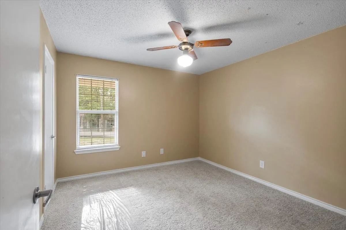 Single Family Residence For Sale in Smith County , 10204 Rolling Pines Drive, Tyler, Texas 75707, 3 Bedroom, 2 Bathroom, 1 Garage spaces, 1,343 Sqft, built in 1984, mls#21369850, Real Estate Agent in Tyler, Homes For Sale in Smith county, Homes For Sale in Tyler, Realtor in Tyler Texas, Real Estate Brokerage Independent Realty Texas, Luminita Cordes Realtor