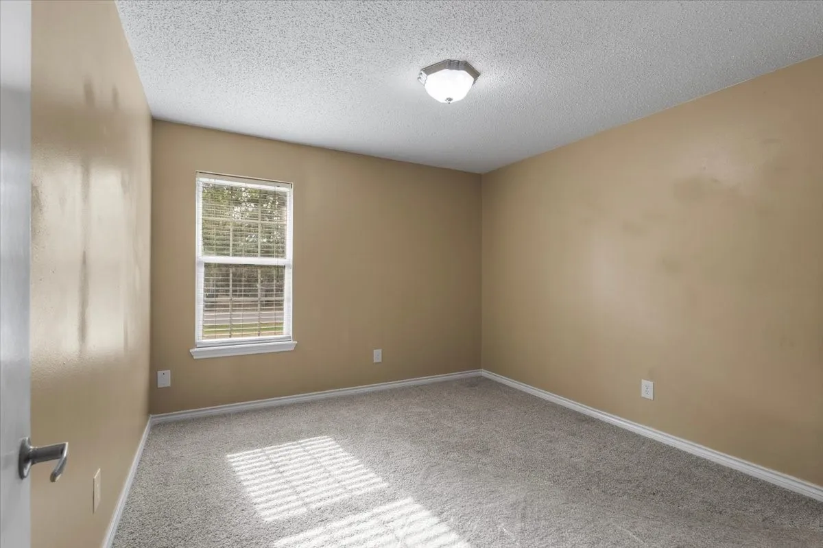 Single Family Residence For Sale in Smith County , 10204 Rolling Pines Drive, Tyler, Texas 75707, 3 Bedroom, 2 Bathroom, 1 Garage spaces, 1,343 Sqft, built in 1984, mls#21369850, Real Estate Agent in Tyler, Homes For Sale in Smith county, Homes For Sale in Tyler, Realtor in Tyler Texas, Real Estate Brokerage Independent Realty Texas, Luminita Cordes Realtor