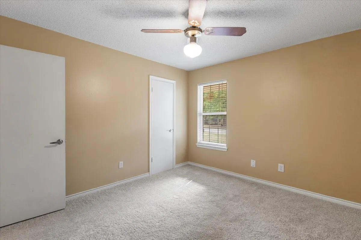 Single Family Residence For Sale in Smith County , 10204 Rolling Pines Drive, Tyler, Texas 75707, 3 Bedroom, 2 Bathroom, 1 Garage spaces, 1,343 Sqft, built in 1984, mls#21369850, Real Estate Agent in Tyler, Homes For Sale in Smith county, Homes For Sale in Tyler, Realtor in Tyler Texas, Real Estate Brokerage Independent Realty Texas, Luminita Cordes Realtor