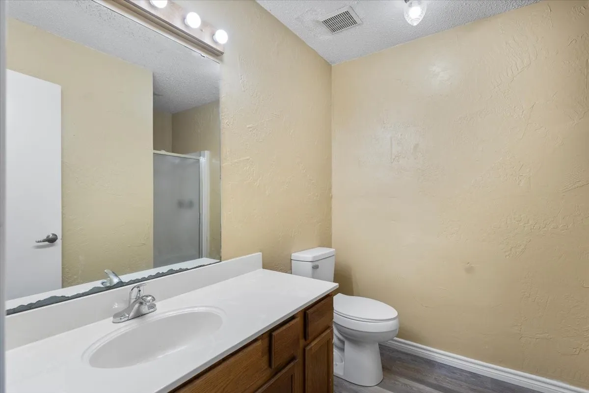 Single Family Residence For Sale in Smith County , 10204 Rolling Pines Drive, Tyler, Texas 75707, 3 Bedroom, 2 Bathroom, 1 Garage spaces, 1,343 Sqft, built in 1984, mls#21369850, Real Estate Agent in Tyler, Homes For Sale in Smith county, Homes For Sale in Tyler, Realtor in Tyler Texas, Real Estate Brokerage Independent Realty Texas, Luminita Cordes Realtor