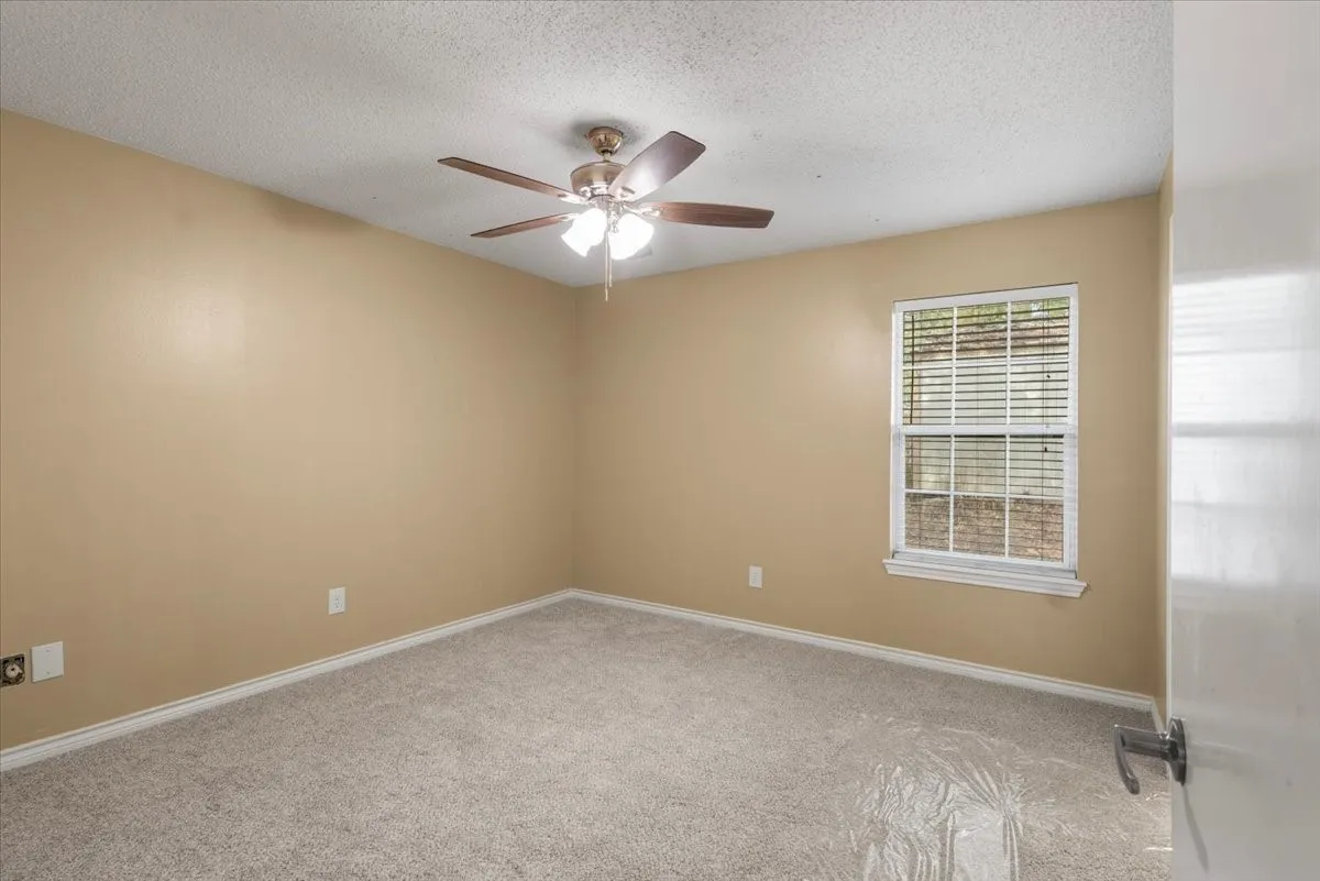 Single Family Residence For Sale in Smith County , 10204 Rolling Pines Drive, Tyler, Texas 75707, 3 Bedroom, 2 Bathroom, 1 Garage spaces, 1,343 Sqft, built in 1984, mls#21369850, Real Estate Agent in Tyler, Homes For Sale in Smith county, Homes For Sale in Tyler, Realtor in Tyler Texas, Real Estate Brokerage Independent Realty Texas, Luminita Cordes Realtor