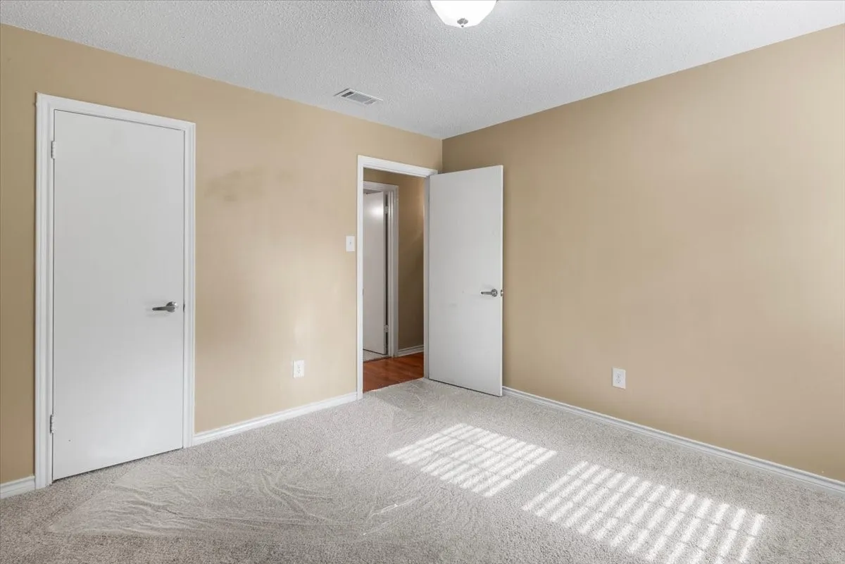 Single Family Residence For Sale in Smith County , 10204 Rolling Pines Drive, Tyler, Texas 75707, 3 Bedroom, 2 Bathroom, 1 Garage spaces, 1,343 Sqft, built in 1984, mls#21369850, Real Estate Agent in Tyler, Homes For Sale in Smith county, Homes For Sale in Tyler, Realtor in Tyler Texas, Real Estate Brokerage Independent Realty Texas, Luminita Cordes Realtor