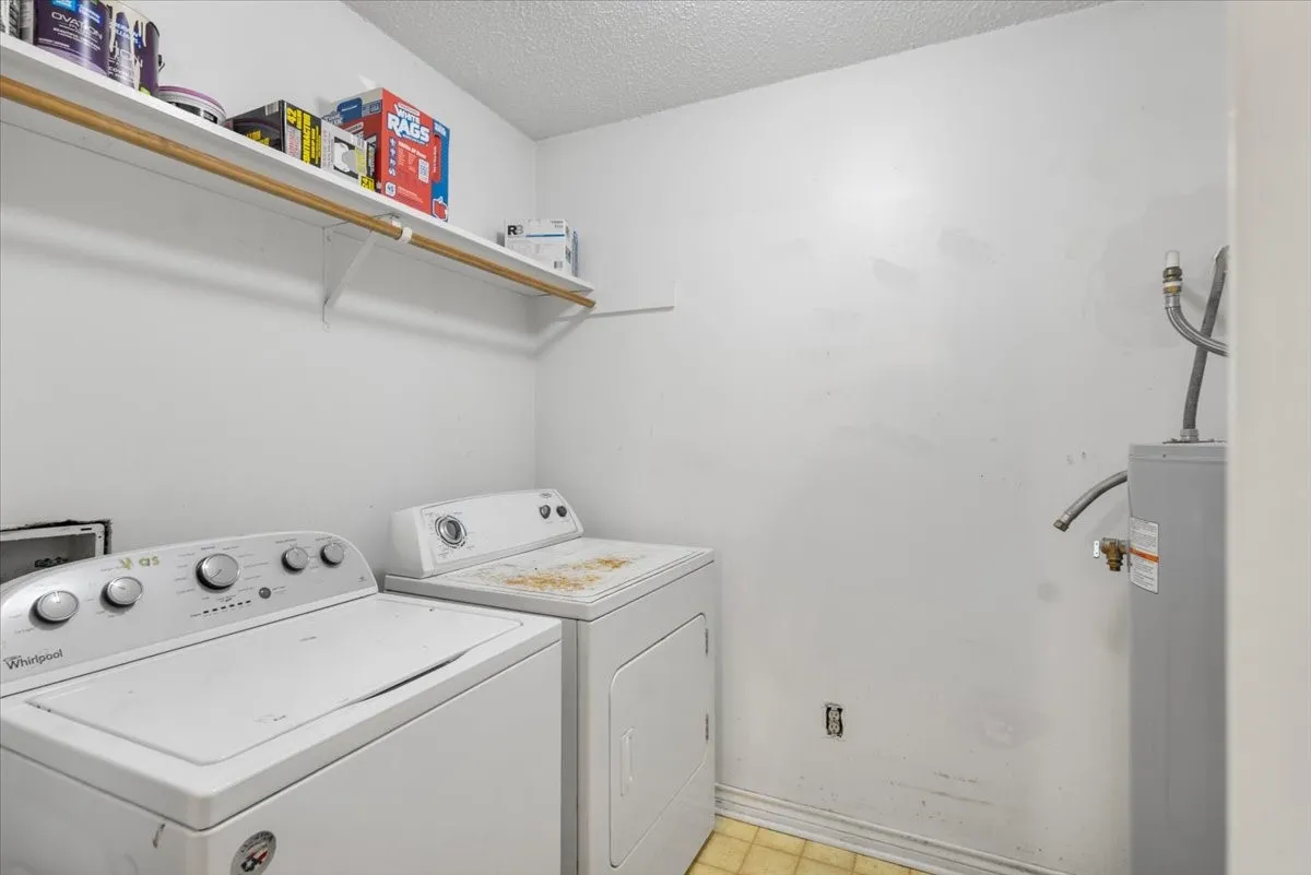 Single Family Residence For Sale in Smith County , 10204 Rolling Pines Drive, Tyler, Texas 75707, 3 Bedroom, 2 Bathroom, 1 Garage spaces, 1,343 Sqft, built in 1984, mls#21369850, Real Estate Agent in Tyler, Homes For Sale in Smith county, Homes For Sale in Tyler, Realtor in Tyler Texas, Real Estate Brokerage Independent Realty Texas, Luminita Cordes Realtor