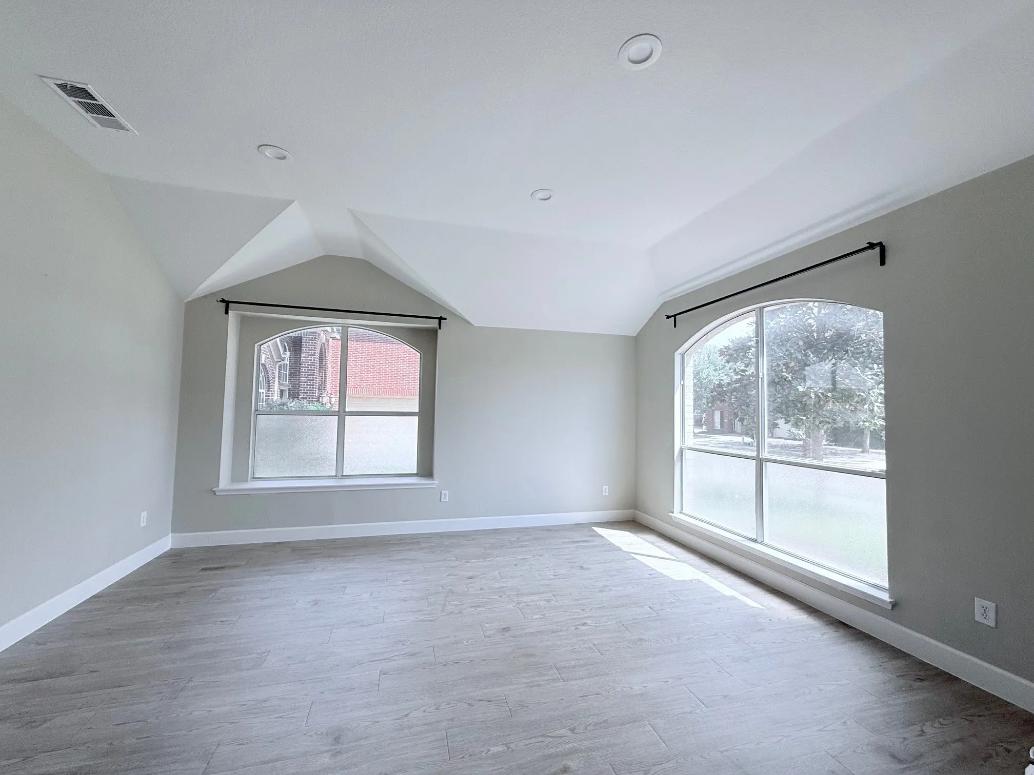 Single Family Residence For Rent in Denton County , 7608 Sunburst Trail, Denton, Texas 76210, 4 Bedroom, 2 Bathroom, 2 Garage spaces, 2,002 Sqft, built in 2002, mls#21369852, Real Estate Agent in Denton, Homes For Rent in Denton county, Homes For Rent in Denton, Realtor in Denton Texas, Real Estate Brokerage Independent Realty Texas, Luminita Cordes Realtor