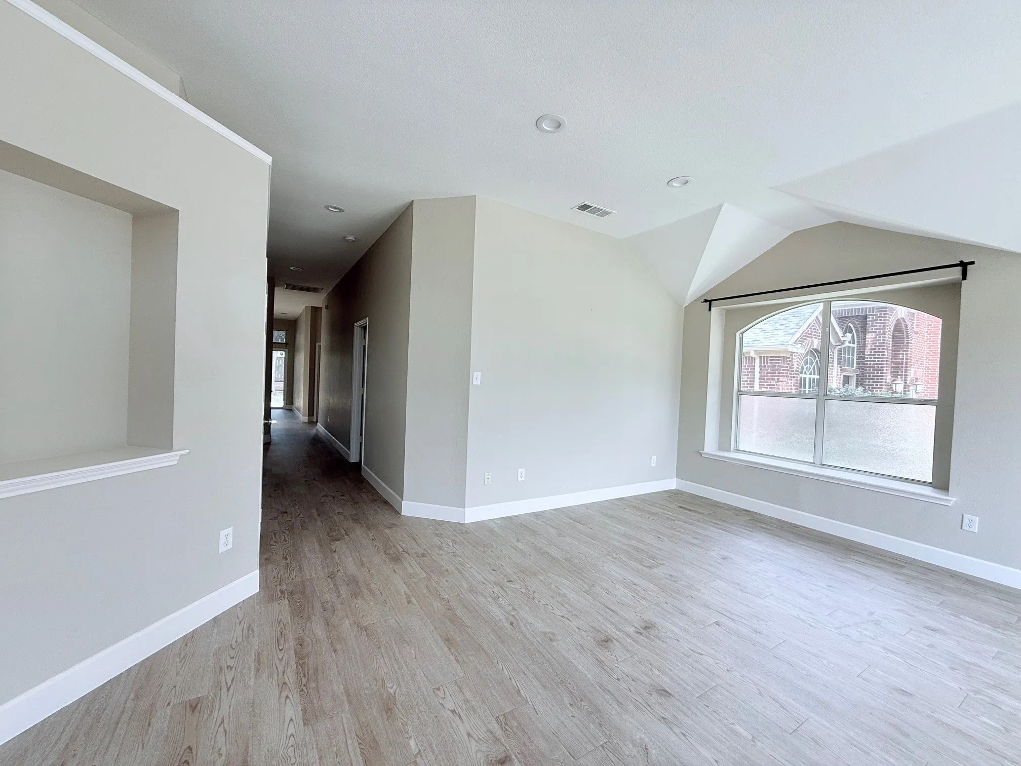 Single Family Residence For Rent in Denton County , 7608 Sunburst Trail, Denton, Texas 76210, 4 Bedroom, 2 Bathroom, 2 Garage spaces, 2,002 Sqft, built in 2002, mls#21369852, Real Estate Agent in Denton, Homes For Rent in Denton county, Homes For Rent in Denton, Realtor in Denton Texas, Real Estate Brokerage Independent Realty Texas, Luminita Cordes Realtor