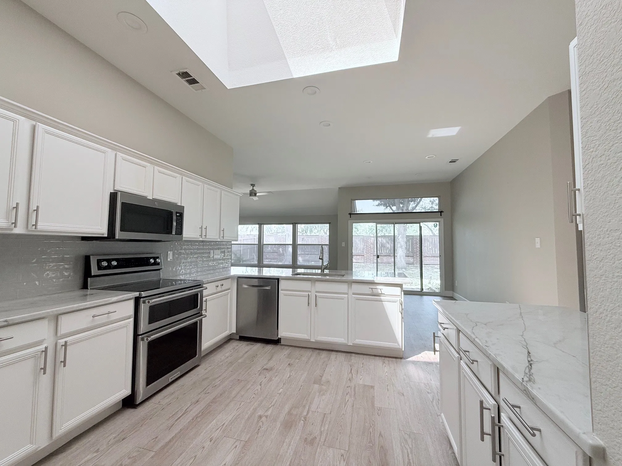 Single Family Residence For Rent in Denton County , 7608 Sunburst Trail, Denton, Texas 76210, 4 Bedroom, 2 Bathroom, 2 Garage spaces, 2,002 Sqft, built in 2002, mls#21369852, Real Estate Agent in Denton, Homes For Rent in Denton county, Homes For Rent in Denton, Realtor in Denton Texas, Real Estate Brokerage Independent Realty Texas, Luminita Cordes Realtor