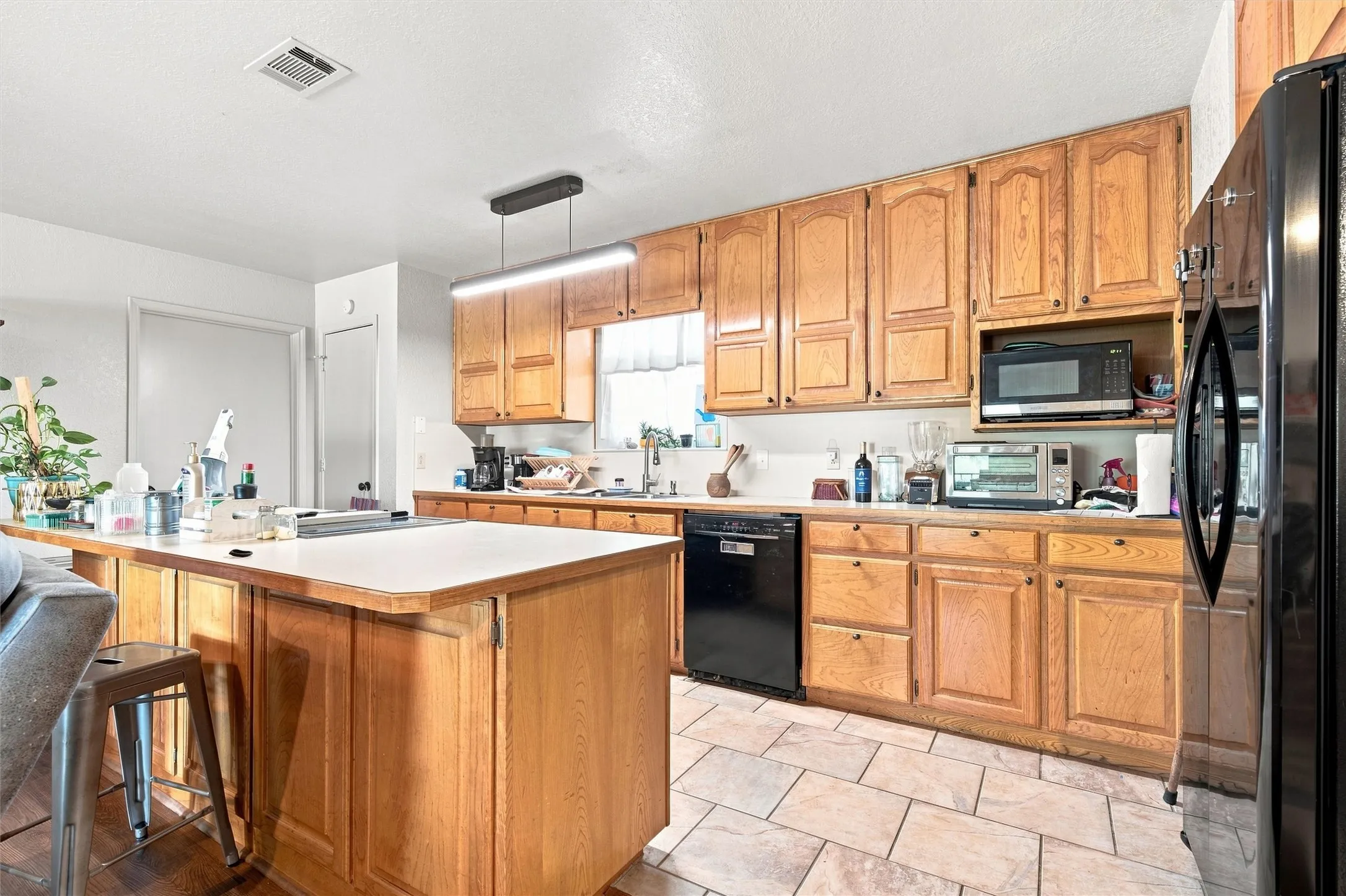 Single Family Residence For Sale in Bosque County , 121 County Road 1740a, Clifton, Texas 76634, 2 Bedroom, 2 Bathroom, 2 Garage spaces, 1,214 Sqft, built in 1993, mls#21369825, Real Estate Agent in Clifton, Homes For Sale in Bosque county, Homes For Sale in Clifton, Realtor in Clifton Texas, Real Estate Brokerage Independent Realty Texas, Luminita Cordes Realtor