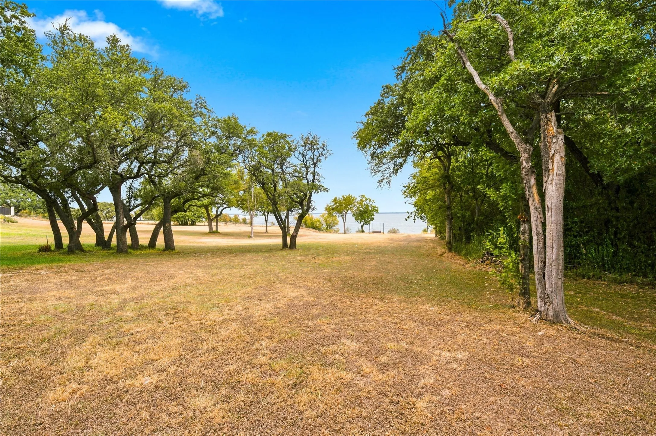 Single Family Residence For Sale in Bosque County , 121 County Road 1740a, Clifton, Texas 76634, 2 Bedroom, 2 Bathroom, 2 Garage spaces, 1,214 Sqft, built in 1993, mls#21369825, Real Estate Agent in Clifton, Homes For Sale in Bosque county, Homes For Sale in Clifton, Realtor in Clifton Texas, Real Estate Brokerage Independent Realty Texas, Luminita Cordes Realtor