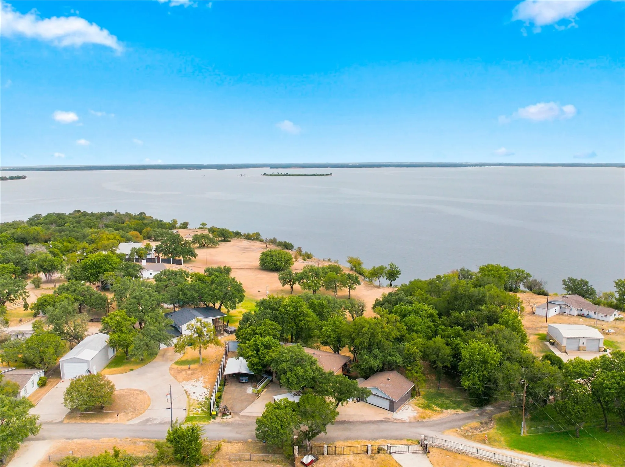 Single Family Residence For Sale in Bosque County , 121 County Road 1740a, Clifton, Texas 76634, 2 Bedroom, 2 Bathroom, 2 Garage spaces, 1,214 Sqft, built in 1993, mls#21369825, Real Estate Agent in Clifton, Homes For Sale in Bosque county, Homes For Sale in Clifton, Realtor in Clifton Texas, Real Estate Brokerage Independent Realty Texas, Luminita Cordes Realtor