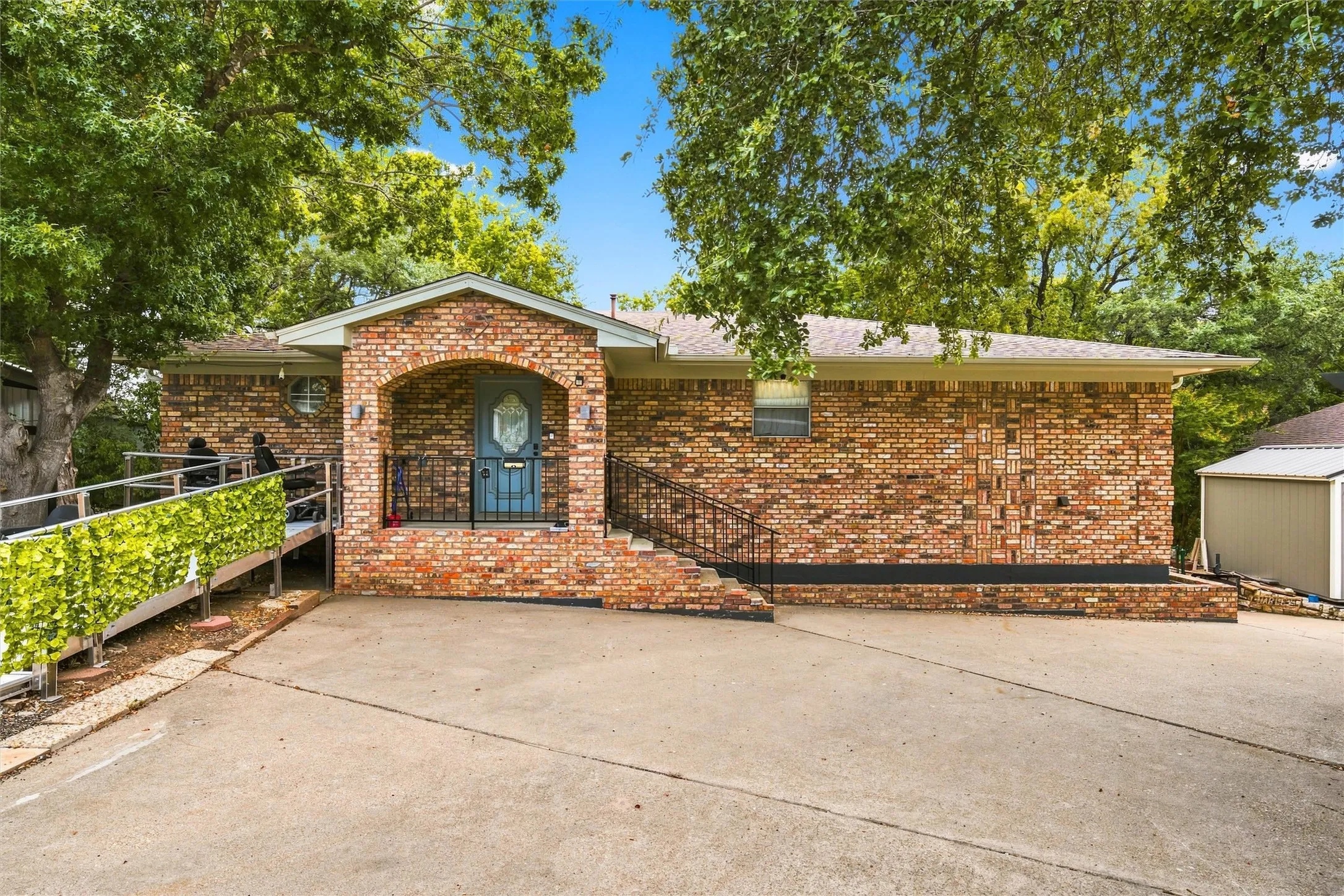 Single Family Residence For Sale in Bosque County , 121 County Road 1740a, Clifton, Texas 76634, 2 Bedroom, 2 Bathroom, 2 Garage spaces, 1,214 Sqft, built in 1993, mls#21369825, Real Estate Agent in Clifton, Homes For Sale in Bosque county, Homes For Sale in Clifton, Realtor in Clifton Texas, Real Estate Brokerage Independent Realty Texas, Luminita Cordes Realtor