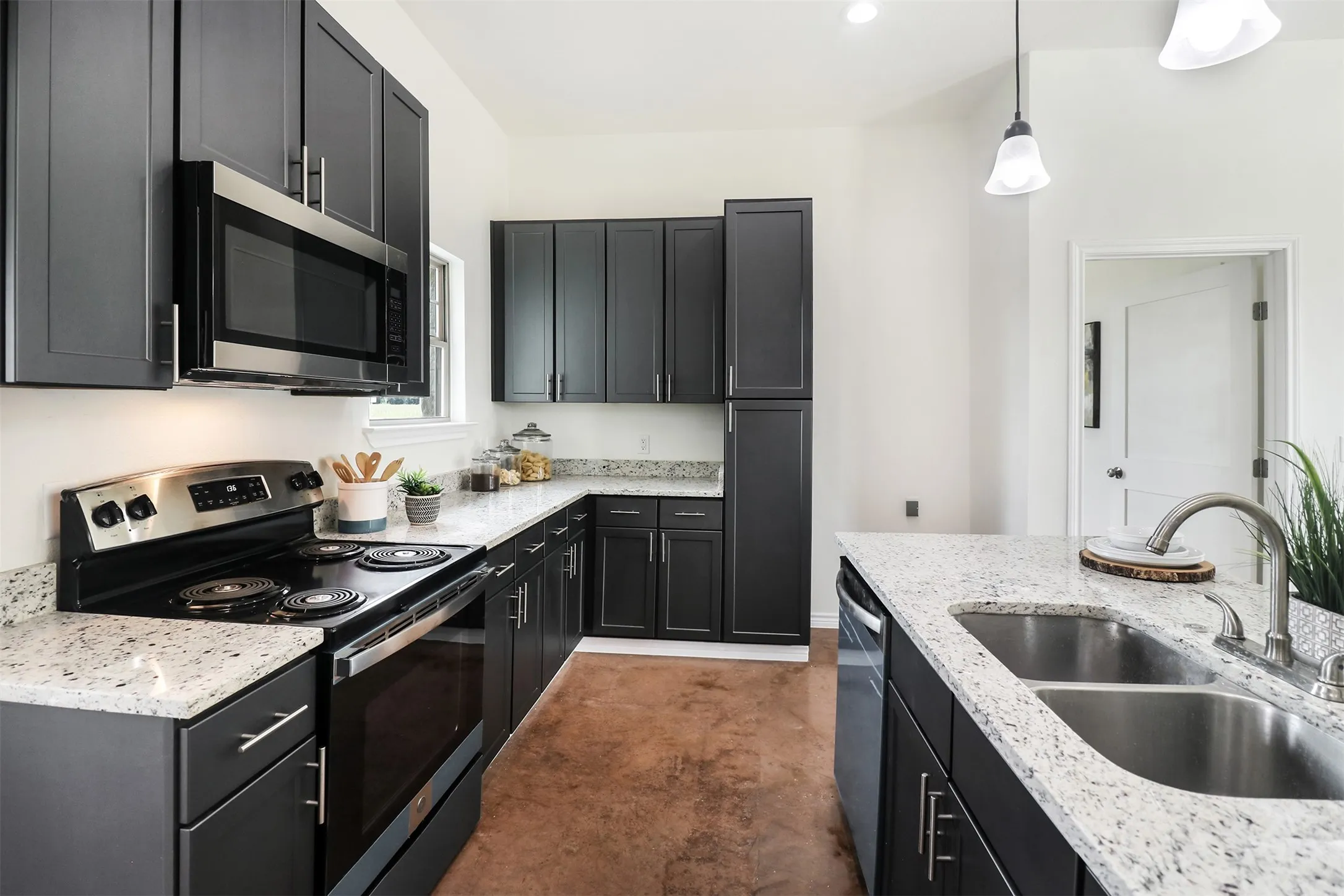 Townhouse For Rent in Hunt County , 106 Perch Drive, West Tawakoni, Texas 75474, 3 Bedroom, 2 Bathroom, 1 Garage spaces, 1,565 Sqft, built in 2021, mls#21369856, Real Estate Agent in West Tawakoni, Homes For Rent in Hunt county, Homes For Rent in West Tawakoni, Realtor in West Tawakoni Texas, Real Estate Brokerage Independent Realty Texas, Luminita Cordes Realtor