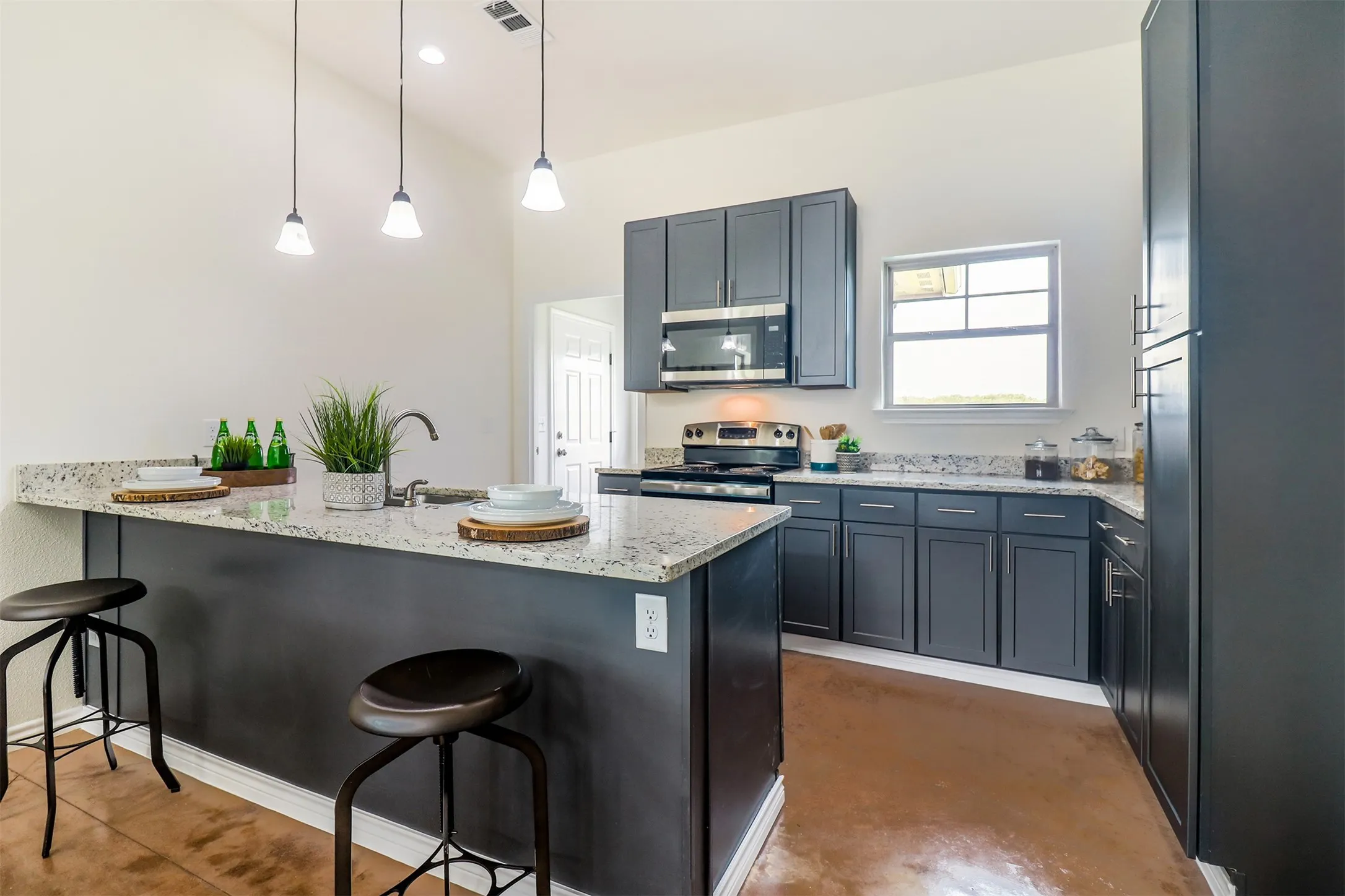 Townhouse For Rent in Hunt County , 106 Perch Drive, West Tawakoni, Texas 75474, 3 Bedroom, 2 Bathroom, 1 Garage spaces, 1,565 Sqft, built in 2021, mls#21369856, Real Estate Agent in West Tawakoni, Homes For Rent in Hunt county, Homes For Rent in West Tawakoni, Realtor in West Tawakoni Texas, Real Estate Brokerage Independent Realty Texas, Luminita Cordes Realtor