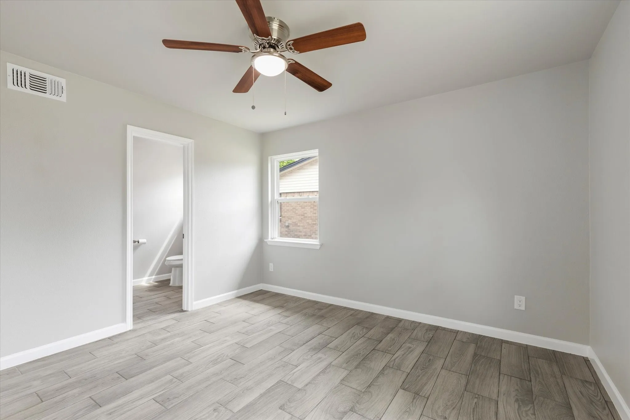 Single Family Residence For Rent in Dallas County , 13634 Pyramid Drive, Farmers Branch, Texas 75234, 3 Bedroom, 2 Bathroom, 2 Garage spaces, 1,356 Sqft, built in 1957, mls#21367766, Real Estate Agent in Farmers Branch, Homes For Rent in Dallas county, Homes For Rent in Farmers Branch, Realtor in Farmers Branch Texas, Real Estate Brokerage Independent Realty Texas, Luminita Cordes Realtor