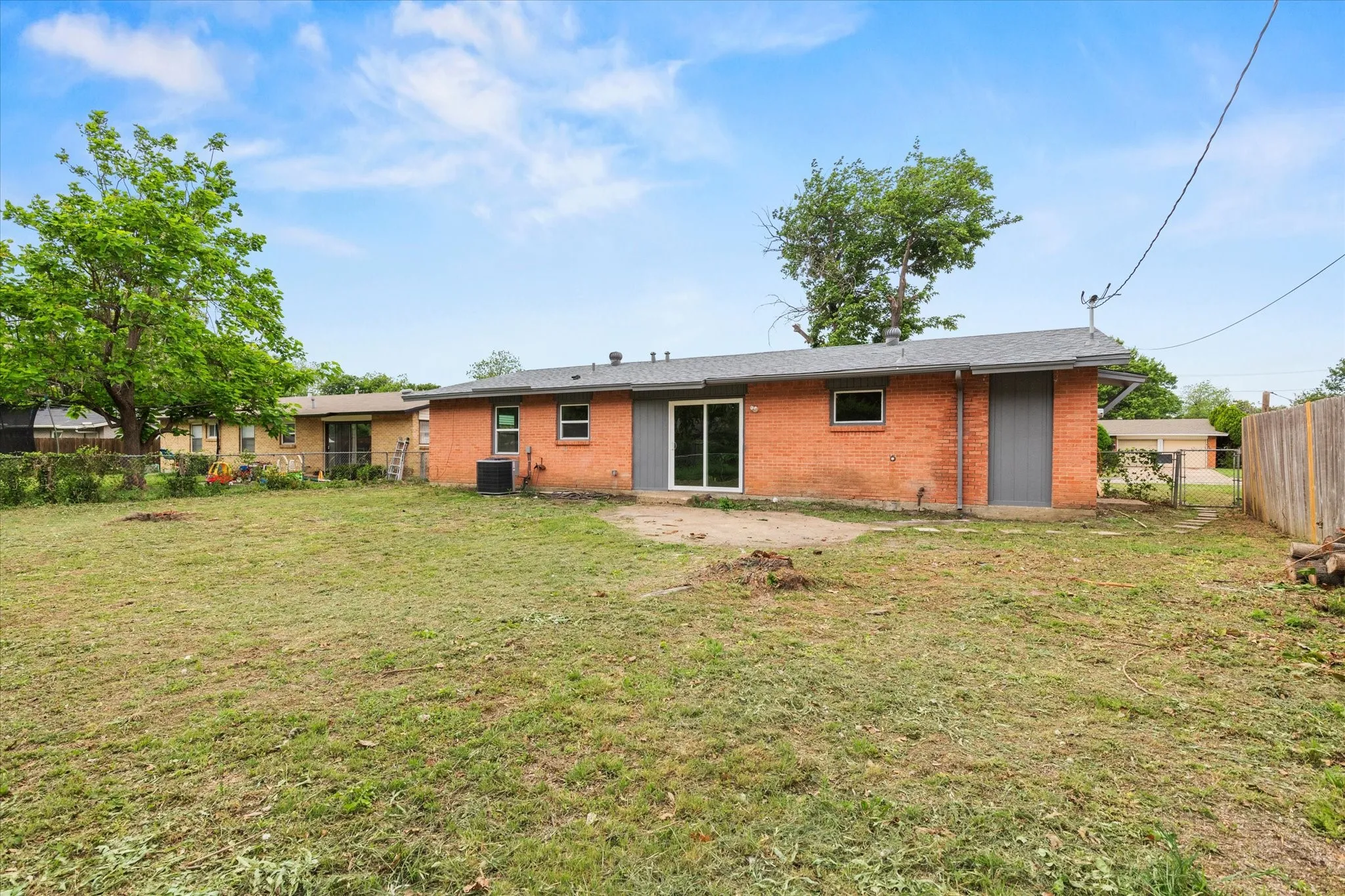 Single Family Residence For Rent in Dallas County , 13634 Pyramid Drive, Farmers Branch, Texas 75234, 3 Bedroom, 2 Bathroom, 2 Garage spaces, 1,356 Sqft, built in 1957, mls#21367766, Real Estate Agent in Farmers Branch, Homes For Rent in Dallas county, Homes For Rent in Farmers Branch, Realtor in Farmers Branch Texas, Real Estate Brokerage Independent Realty Texas, Luminita Cordes Realtor