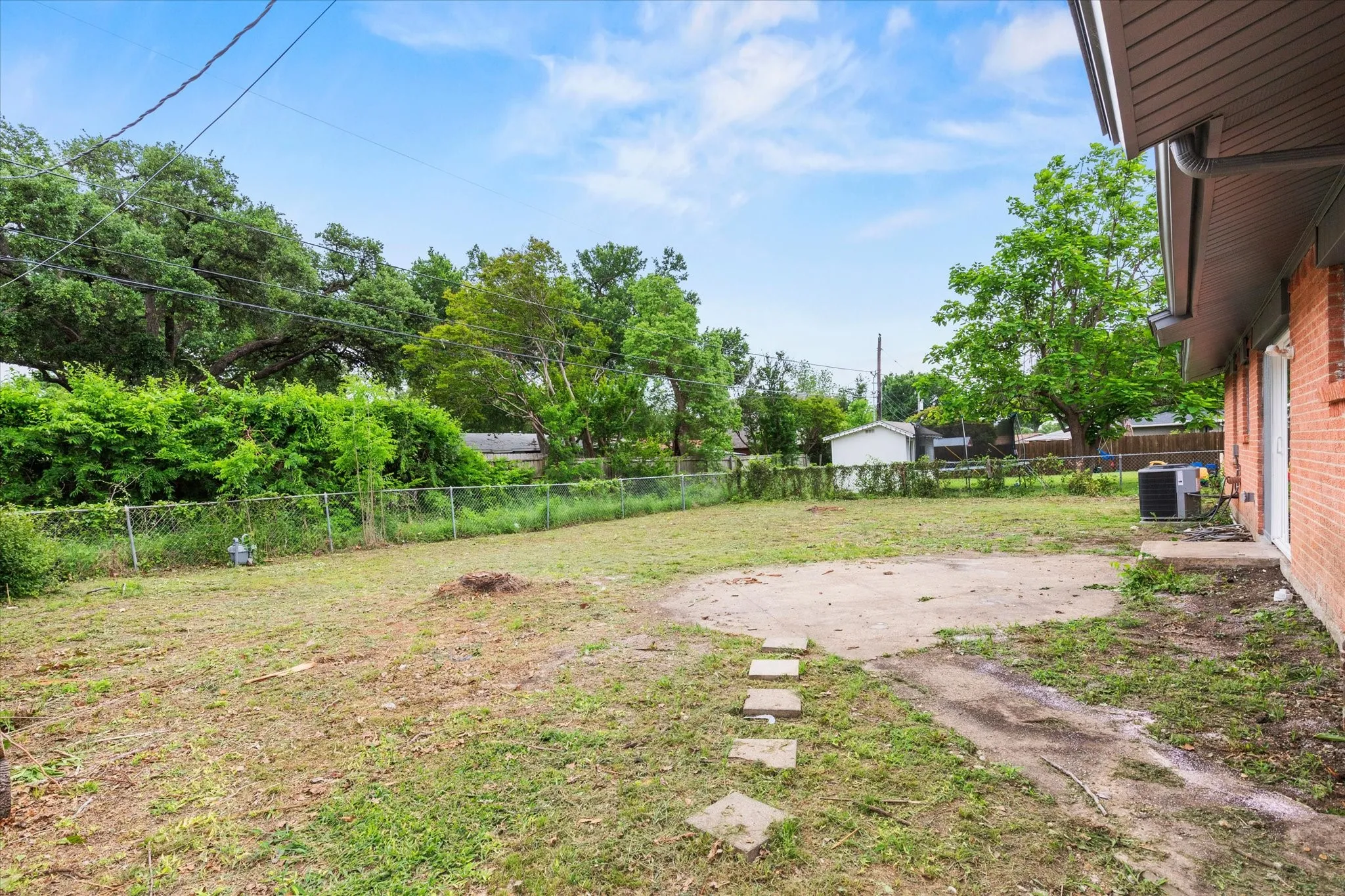 Single Family Residence For Rent in Dallas County , 13634 Pyramid Drive, Farmers Branch, Texas 75234, 3 Bedroom, 2 Bathroom, 2 Garage spaces, 1,356 Sqft, built in 1957, mls#21367766, Real Estate Agent in Farmers Branch, Homes For Rent in Dallas county, Homes For Rent in Farmers Branch, Realtor in Farmers Branch Texas, Real Estate Brokerage Independent Realty Texas, Luminita Cordes Realtor