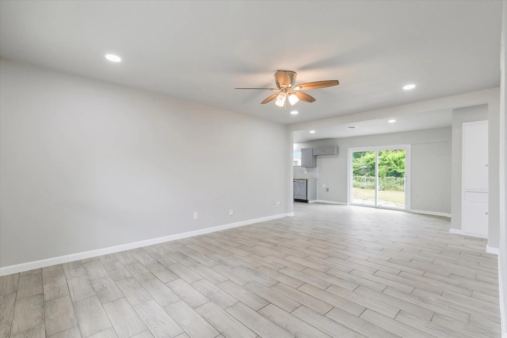 Single Family Residence For Rent in Dallas County , 13634 Pyramid Drive, Farmers Branch, Texas 75234, 3 Bedroom, 2 Bathroom, 2 Garage spaces, 1,356 Sqft, built in 1957, mls#21367766, Real Estate Agent in Farmers Branch, Homes For Rent in Dallas county, Homes For Rent in Farmers Branch, Realtor in Farmers Branch Texas, Real Estate Brokerage Independent Realty Texas, Luminita Cordes Realtor