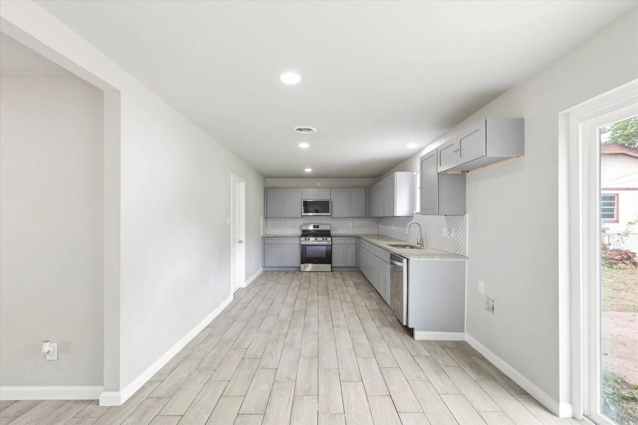 Single Family Residence For Rent in Dallas County , 13634 Pyramid Drive, Farmers Branch, Texas 75234, 3 Bedroom, 2 Bathroom, 2 Garage spaces, 1,356 Sqft, built in 1957, mls#21367766, Real Estate Agent in Farmers Branch, Homes For Rent in Dallas county, Homes For Rent in Farmers Branch, Realtor in Farmers Branch Texas, Real Estate Brokerage Independent Realty Texas, Luminita Cordes Realtor
