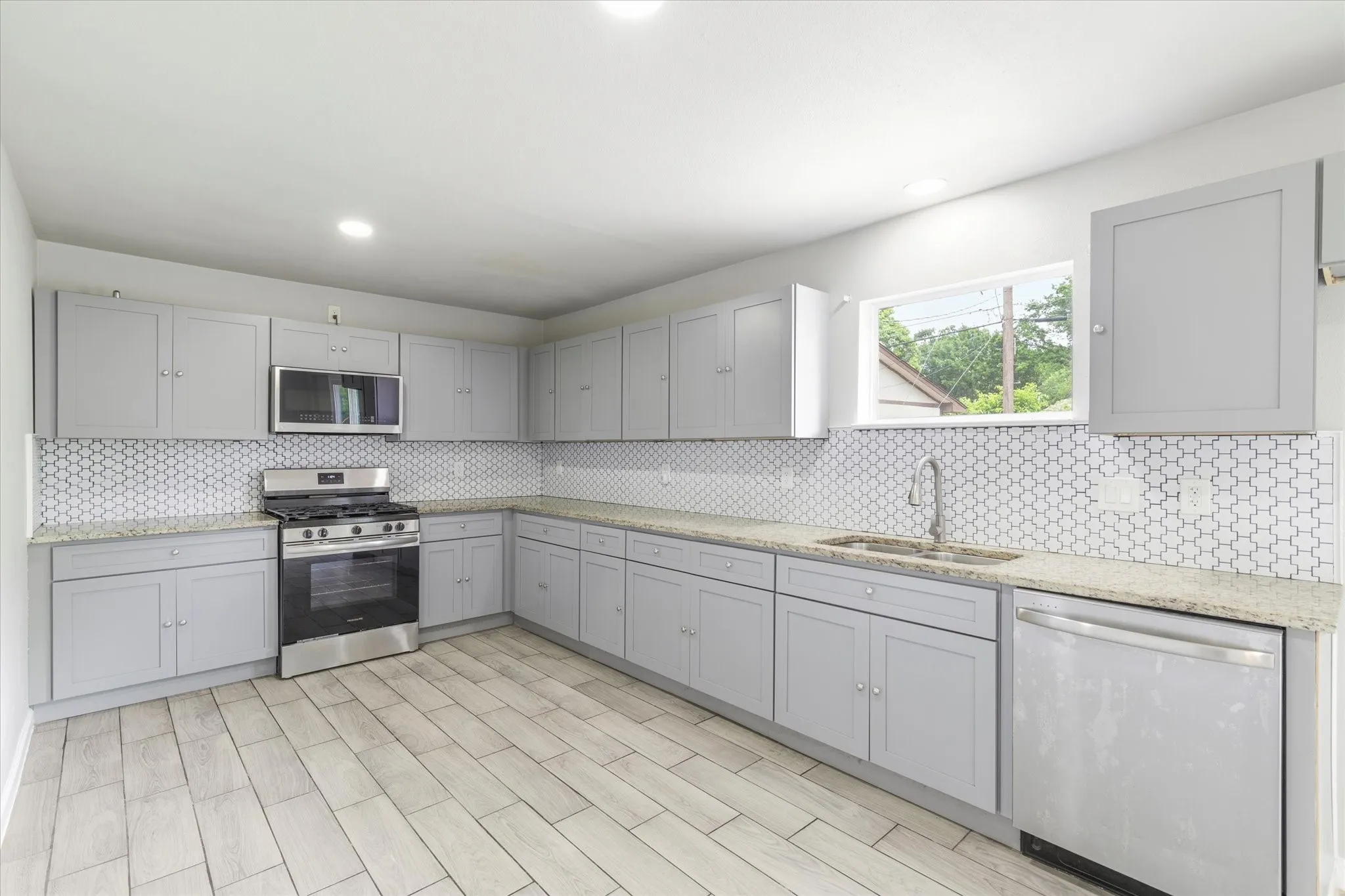 Single Family Residence For Rent in Dallas County , 13634 Pyramid Drive, Farmers Branch, Texas 75234, 3 Bedroom, 2 Bathroom, 2 Garage spaces, 1,356 Sqft, built in 1957, mls#21367766, Real Estate Agent in Farmers Branch, Homes For Rent in Dallas county, Homes For Rent in Farmers Branch, Realtor in Farmers Branch Texas, Real Estate Brokerage Independent Realty Texas, Luminita Cordes Realtor