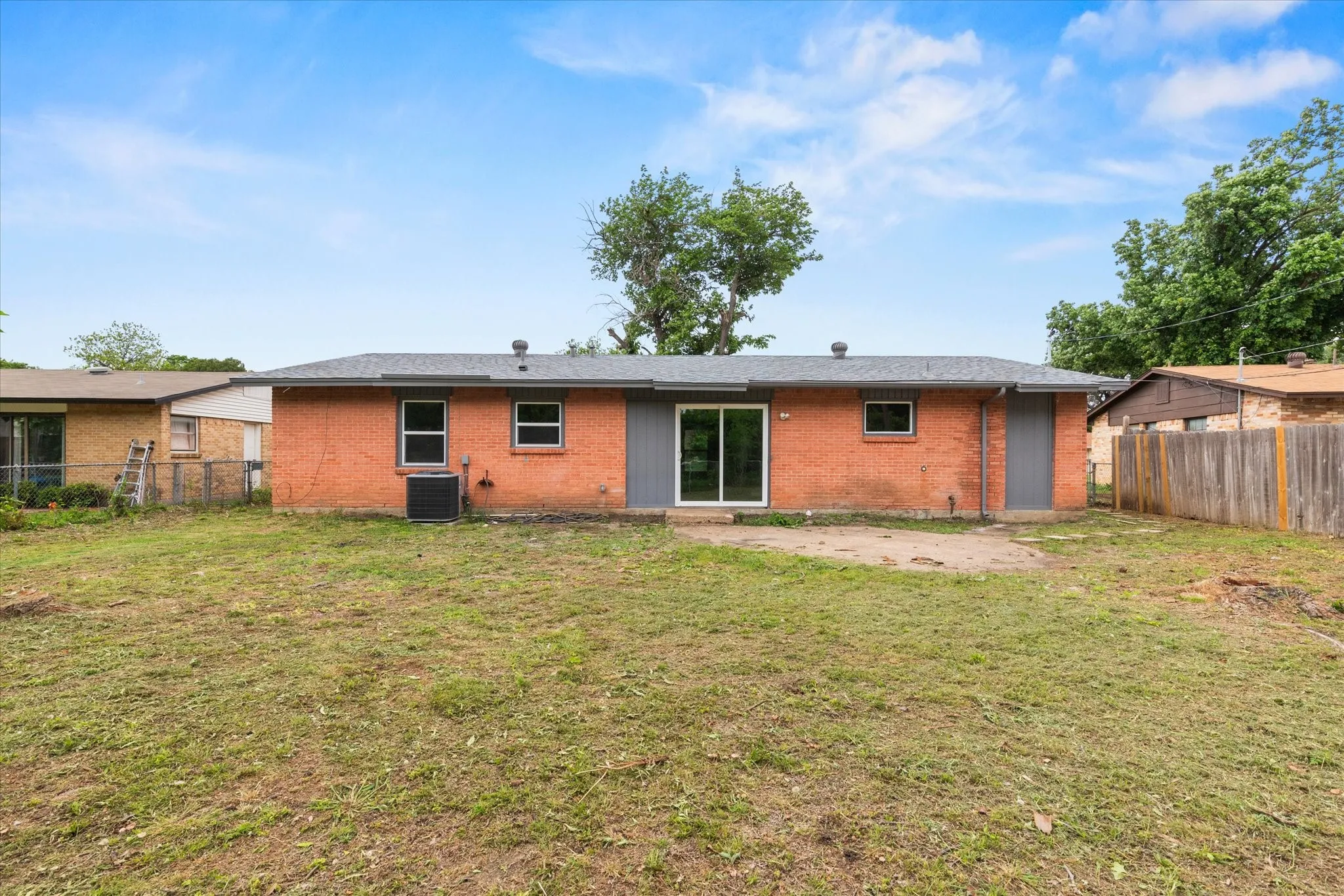 Single Family Residence For Rent in Dallas County , 13634 Pyramid Drive, Farmers Branch, Texas 75234, 3 Bedroom, 2 Bathroom, 2 Garage spaces, 1,356 Sqft, built in 1957, mls#21367766, Real Estate Agent in Farmers Branch, Homes For Rent in Dallas county, Homes For Rent in Farmers Branch, Realtor in Farmers Branch Texas, Real Estate Brokerage Independent Realty Texas, Luminita Cordes Realtor