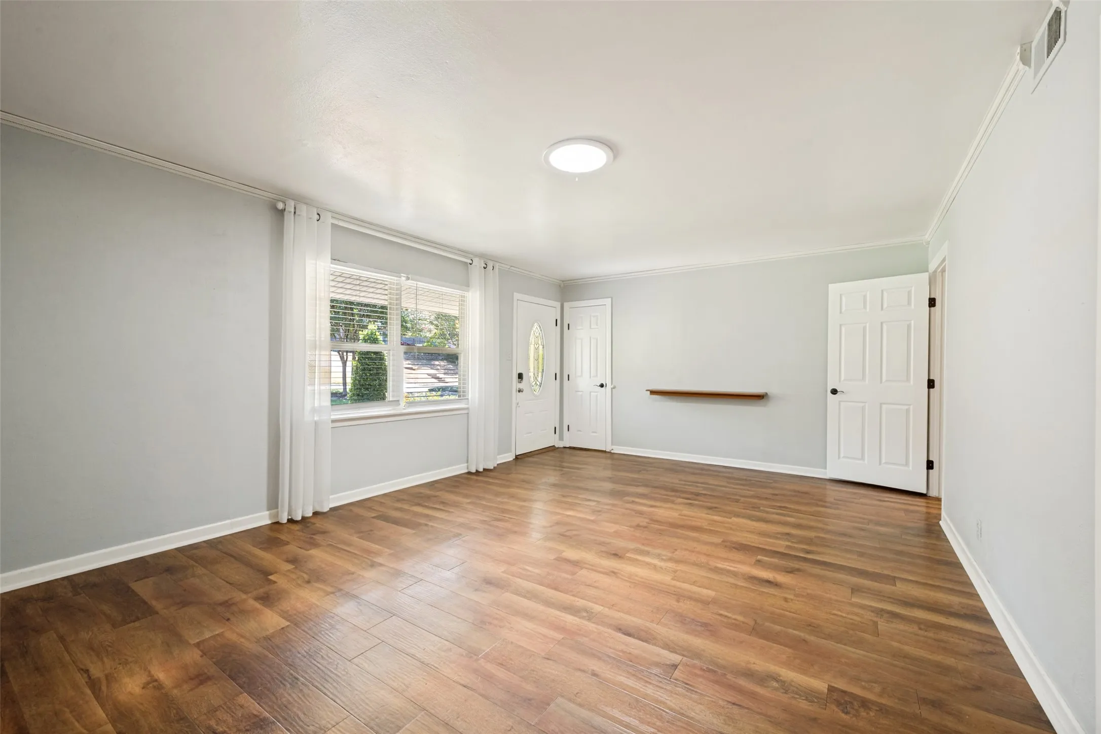 Single Family Residence For Sale in Tarrant County , 1504 Briarwood Boulevard, Arlington, Texas 76013, 3 Bedroom, 2 Bathroom, 1 Garage spaces, 2,282 Sqft, built in 1955, mls#21368097, Real Estate Agent in Arlington, Homes For Sale in Tarrant county, Homes For Sale in Arlington, Realtor in Arlington Texas, Real Estate Brokerage Independent Realty Texas, Luminita Cordes Realtor