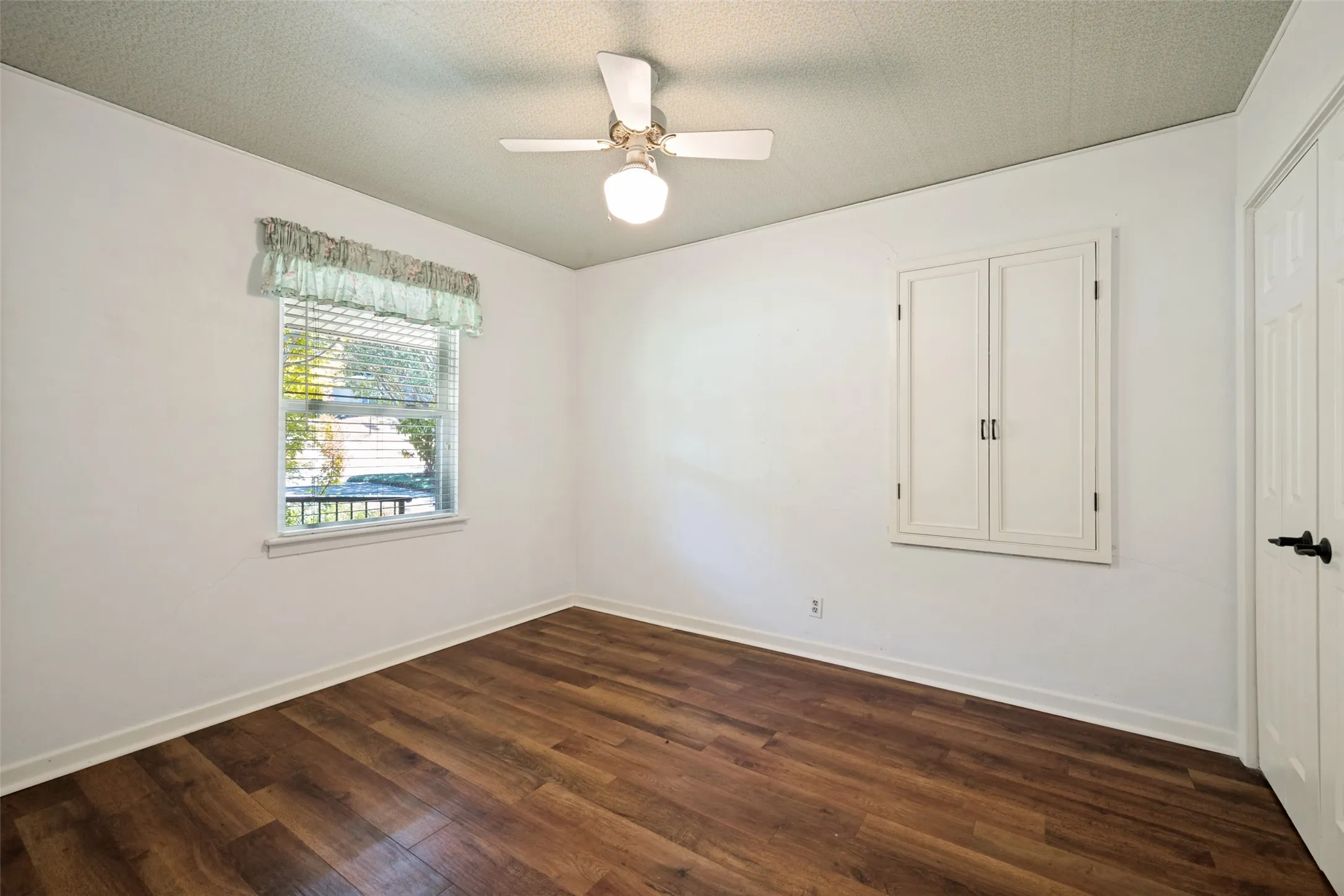 Single Family Residence For Sale in Tarrant County , 1504 Briarwood Boulevard, Arlington, Texas 76013, 3 Bedroom, 2 Bathroom, 1 Garage spaces, 2,282 Sqft, built in 1955, mls#21368097, Real Estate Agent in Arlington, Homes For Sale in Tarrant county, Homes For Sale in Arlington, Realtor in Arlington Texas, Real Estate Brokerage Independent Realty Texas, Luminita Cordes Realtor