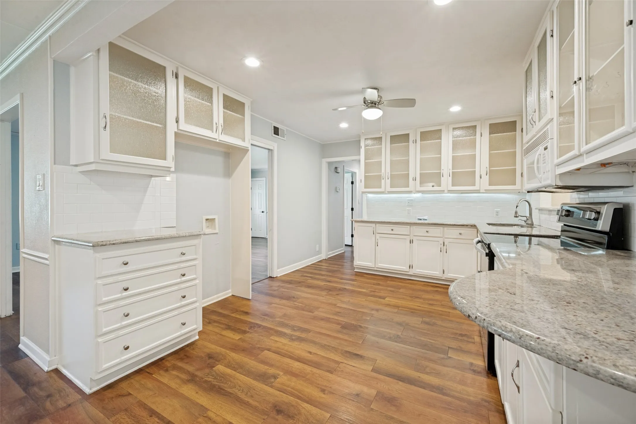 Single Family Residence For Sale in Tarrant County , 1504 Briarwood Boulevard, Arlington, Texas 76013, 3 Bedroom, 2 Bathroom, 1 Garage spaces, 2,282 Sqft, built in 1955, mls#21368097, Real Estate Agent in Arlington, Homes For Sale in Tarrant county, Homes For Sale in Arlington, Realtor in Arlington Texas, Real Estate Brokerage Independent Realty Texas, Luminita Cordes Realtor