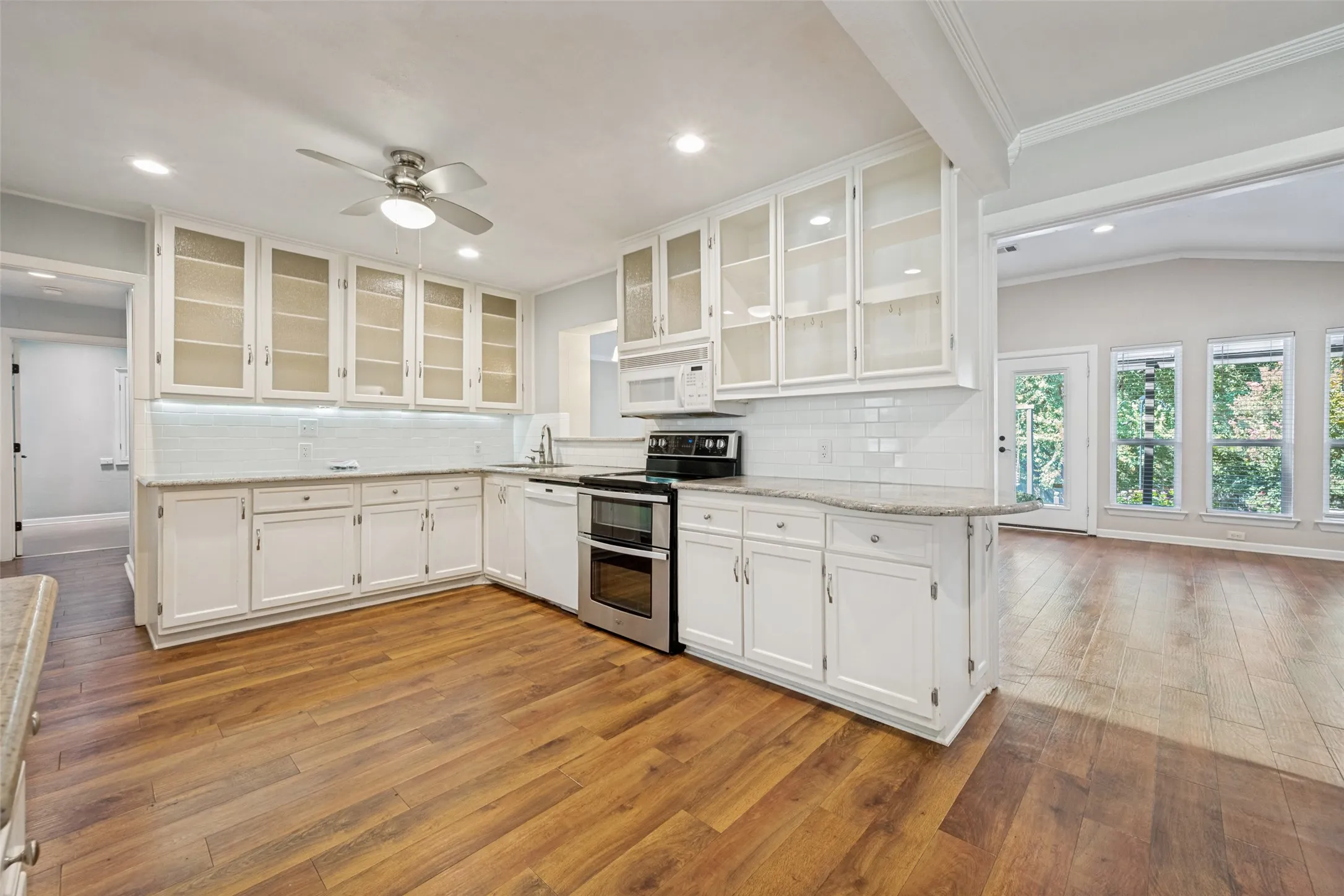 Single Family Residence For Sale in Tarrant County , 1504 Briarwood Boulevard, Arlington, Texas 76013, 3 Bedroom, 2 Bathroom, 1 Garage spaces, 2,282 Sqft, built in 1955, mls#21368097, Real Estate Agent in Arlington, Homes For Sale in Tarrant county, Homes For Sale in Arlington, Realtor in Arlington Texas, Real Estate Brokerage Independent Realty Texas, Luminita Cordes Realtor
