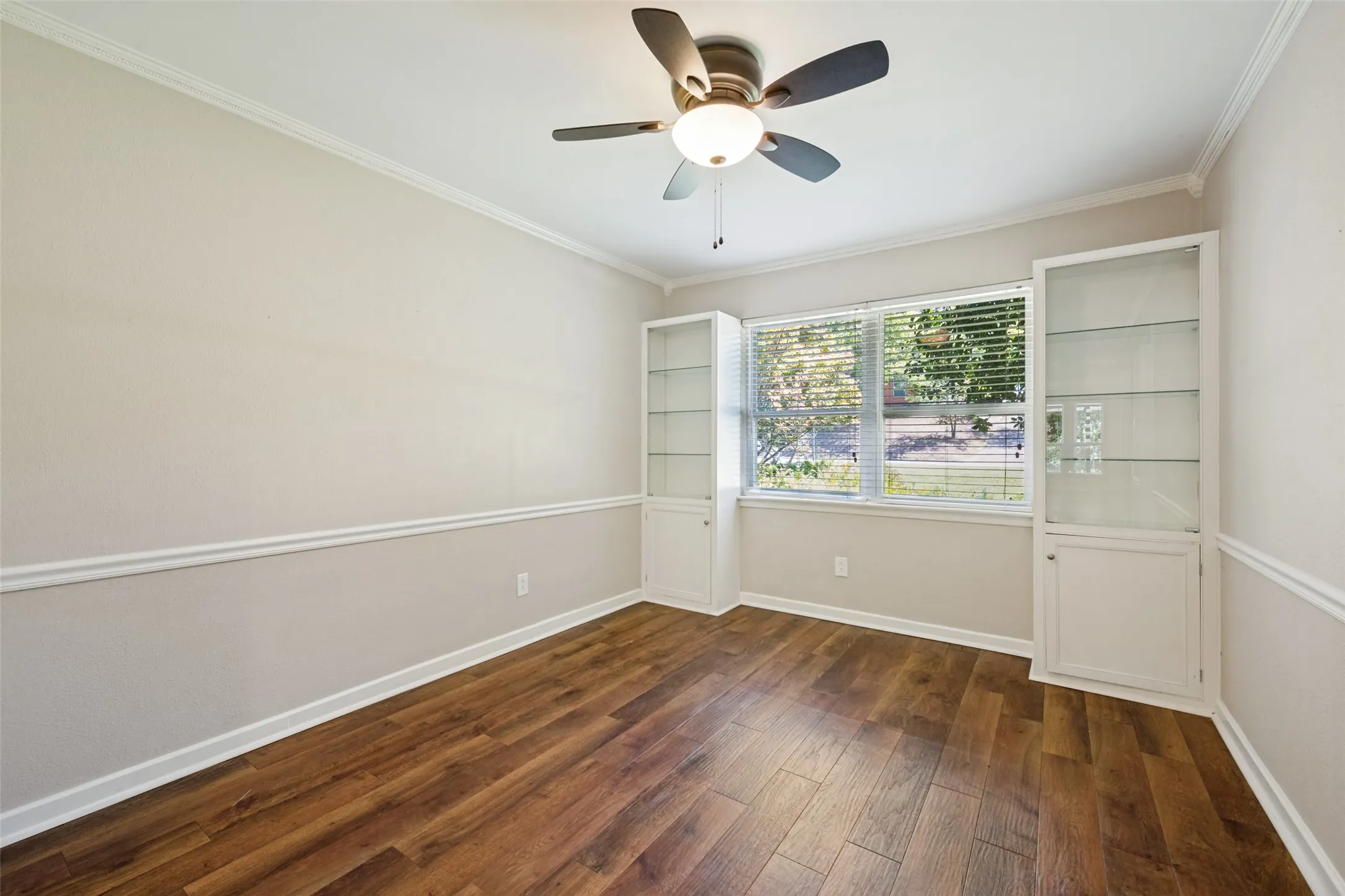 Single Family Residence For Sale in Tarrant County , 1504 Briarwood Boulevard, Arlington, Texas 76013, 3 Bedroom, 2 Bathroom, 1 Garage spaces, 2,282 Sqft, built in 1955, mls#21368097, Real Estate Agent in Arlington, Homes For Sale in Tarrant county, Homes For Sale in Arlington, Realtor in Arlington Texas, Real Estate Brokerage Independent Realty Texas, Luminita Cordes Realtor