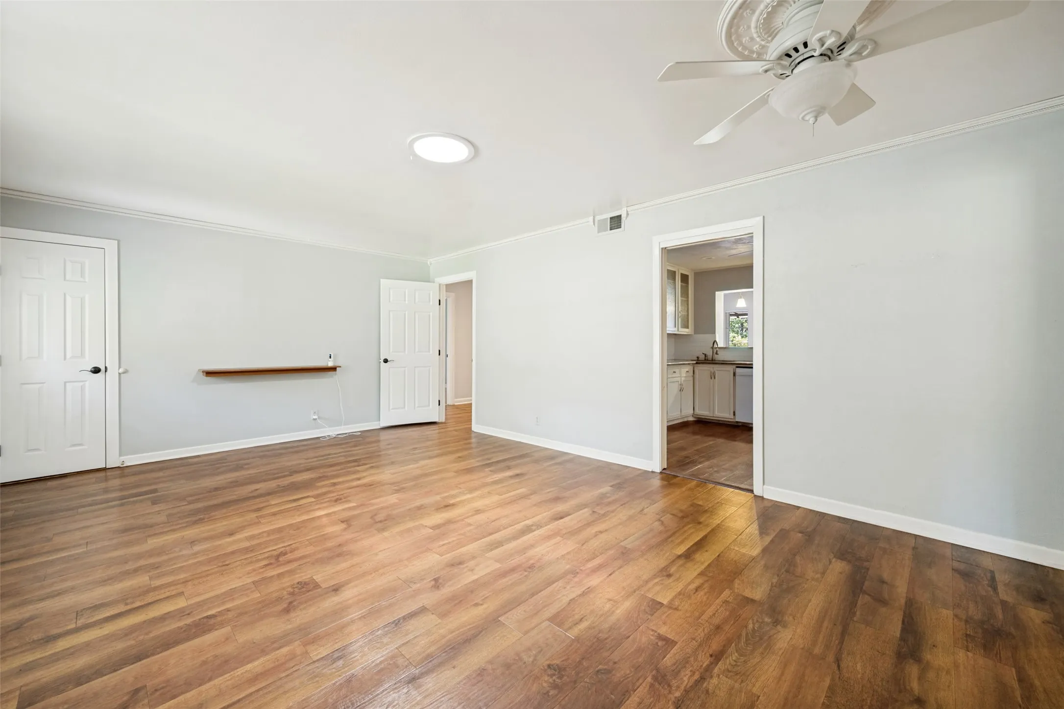 Single Family Residence For Sale in Tarrant County , 1504 Briarwood Boulevard, Arlington, Texas 76013, 3 Bedroom, 2 Bathroom, 1 Garage spaces, 2,282 Sqft, built in 1955, mls#21368097, Real Estate Agent in Arlington, Homes For Sale in Tarrant county, Homes For Sale in Arlington, Realtor in Arlington Texas, Real Estate Brokerage Independent Realty Texas, Luminita Cordes Realtor