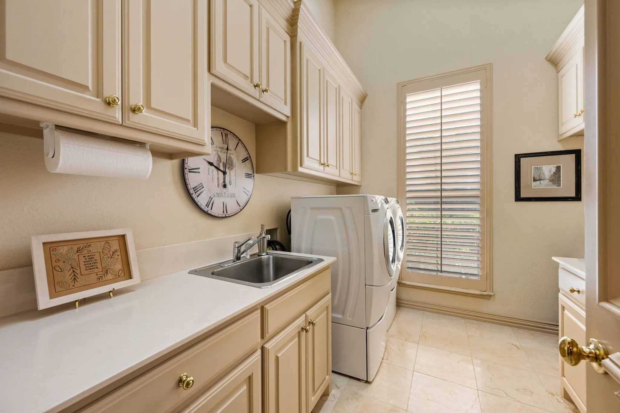 Single Family Residence For Sale in Tarrant County , 7204 Majestic Manor, Colleyville, Texas 76034, 4 Bedroom, 5 Bathroom, 4 Garage spaces, 6,091 Sqft, built in 1998, mls#21362924, Real Estate Agent in Colleyville, Homes For Sale in Tarrant county, Homes For Sale in Colleyville, Realtor in Colleyville Texas, Real Estate Brokerage Independent Realty Texas, Luminita Cordes Realtor