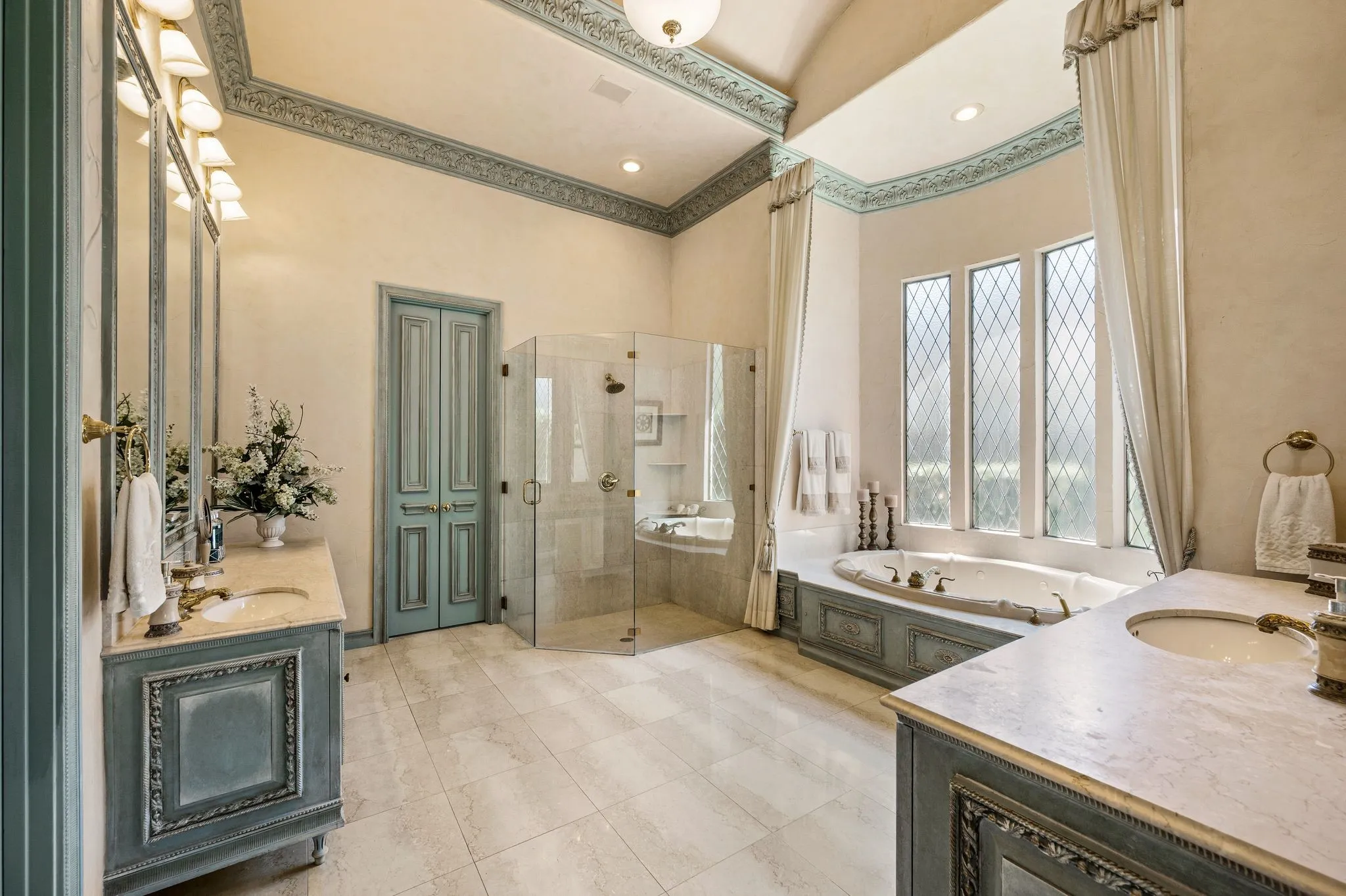 Single Family Residence For Sale in Tarrant County , 7204 Majestic Manor, Colleyville, Texas 76034, 4 Bedroom, 5 Bathroom, 4 Garage spaces, 6,091 Sqft, built in 1998, mls#21362924, Real Estate Agent in Colleyville, Homes For Sale in Tarrant county, Homes For Sale in Colleyville, Realtor in Colleyville Texas, Real Estate Brokerage Independent Realty Texas, Luminita Cordes Realtor