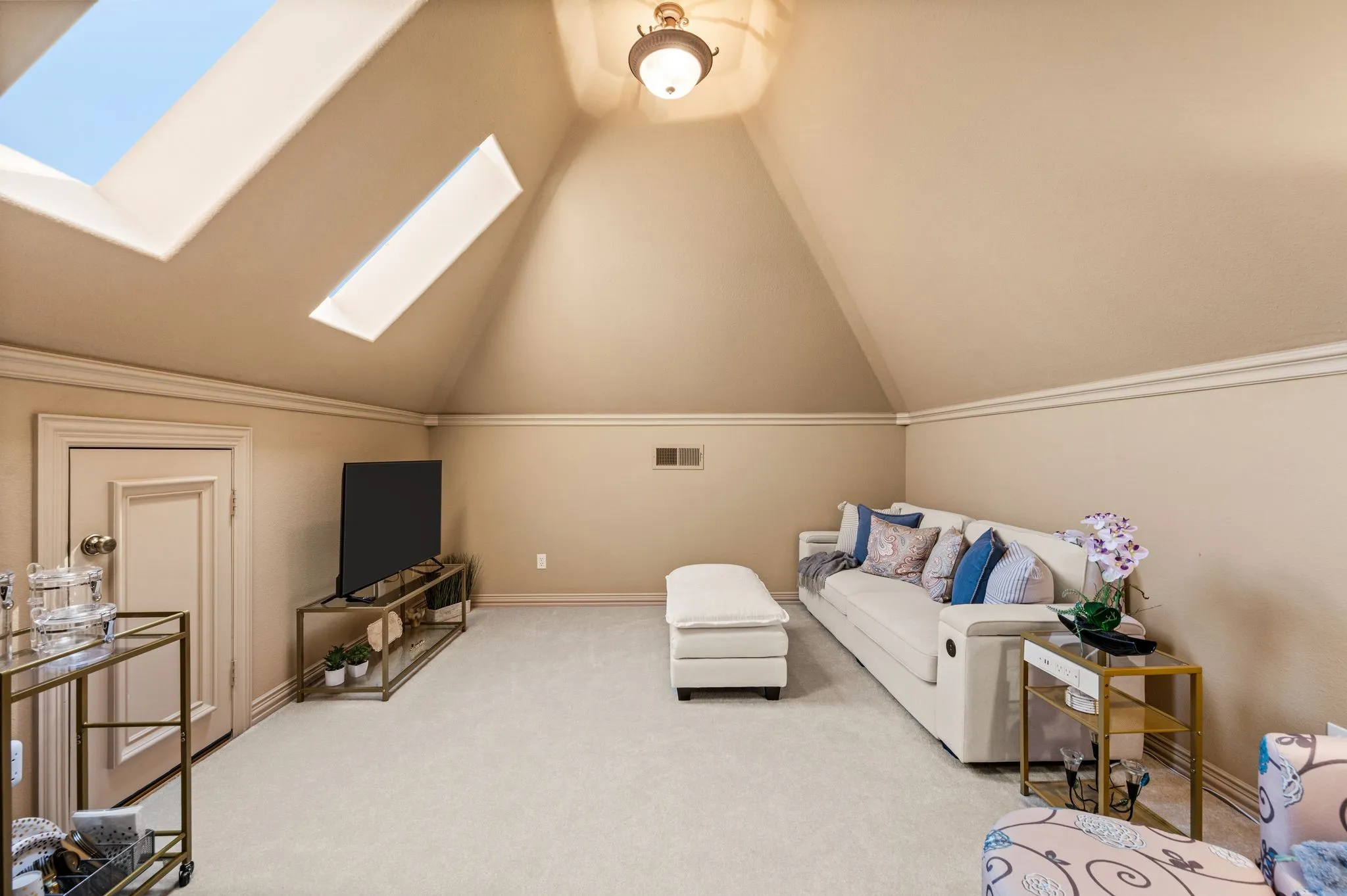 Single Family Residence For Sale in Tarrant County , 7204 Majestic Manor, Colleyville, Texas 76034, 4 Bedroom, 5 Bathroom, 4 Garage spaces, 6,091 Sqft, built in 1998, mls#21362924, Real Estate Agent in Colleyville, Homes For Sale in Tarrant county, Homes For Sale in Colleyville, Realtor in Colleyville Texas, Real Estate Brokerage Independent Realty Texas, Luminita Cordes Realtor