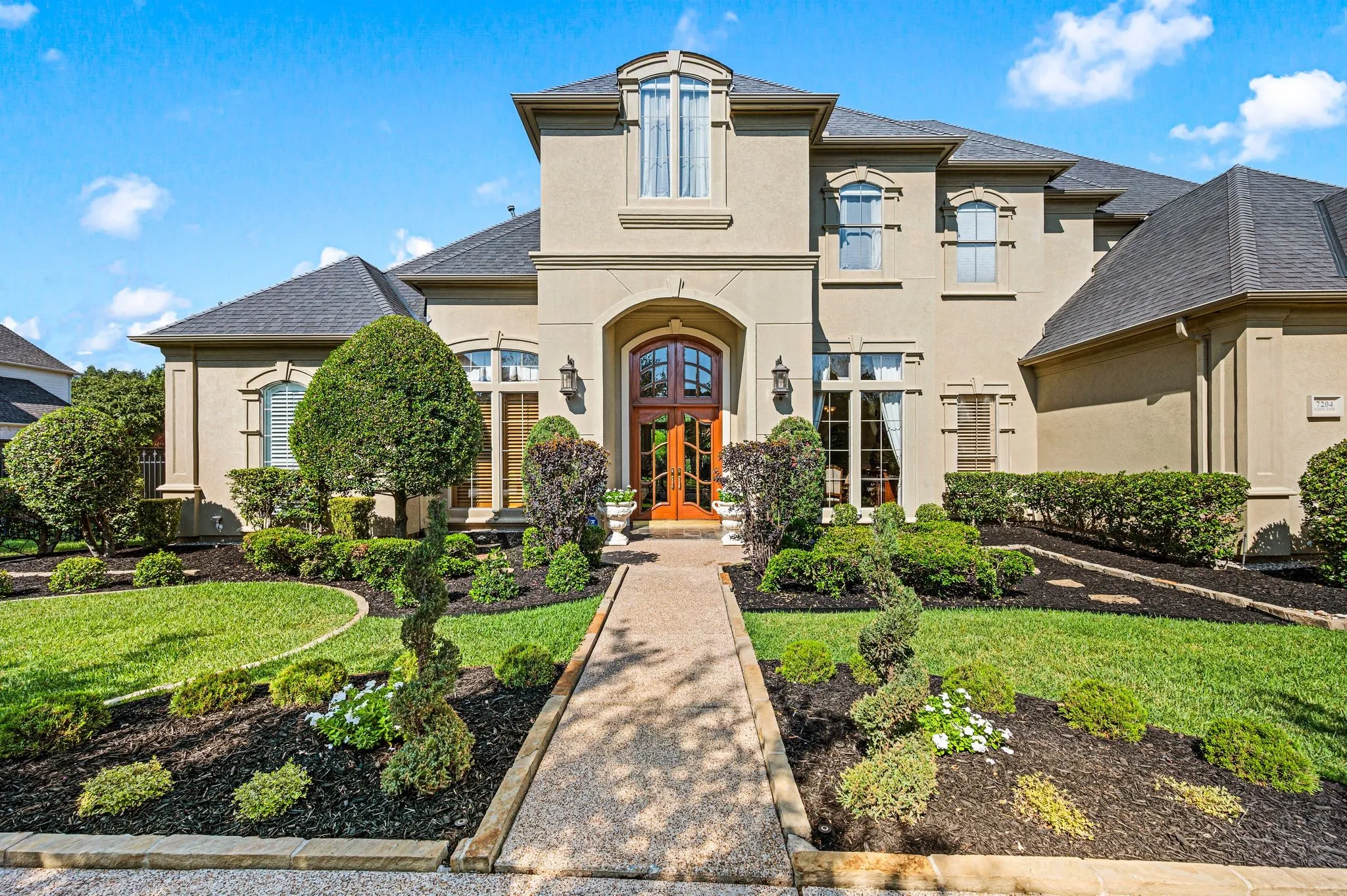 Single Family Residence For Sale in Tarrant County , 7204 Majestic Manor, Colleyville, Texas 76034, 4 Bedroom, 5 Bathroom, 4 Garage spaces, 6,091 Sqft, built in 1998, mls#21362924, Real Estate Agent in Colleyville, Homes For Sale in Tarrant county, Homes For Sale in Colleyville, Realtor in Colleyville Texas, Real Estate Brokerage Independent Realty Texas, Luminita Cordes Realtor