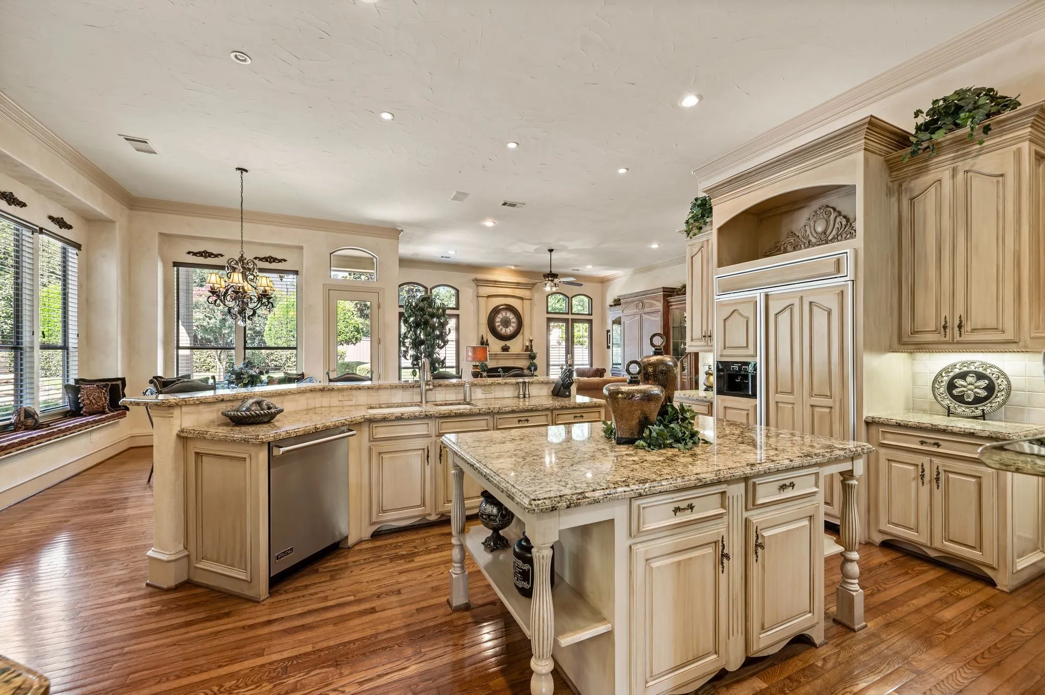 Single Family Residence For Sale in Tarrant County , 7204 Majestic Manor, Colleyville, Texas 76034, 4 Bedroom, 5 Bathroom, 4 Garage spaces, 6,091 Sqft, built in 1998, mls#21362924, Real Estate Agent in Colleyville, Homes For Sale in Tarrant county, Homes For Sale in Colleyville, Realtor in Colleyville Texas, Real Estate Brokerage Independent Realty Texas, Luminita Cordes Realtor