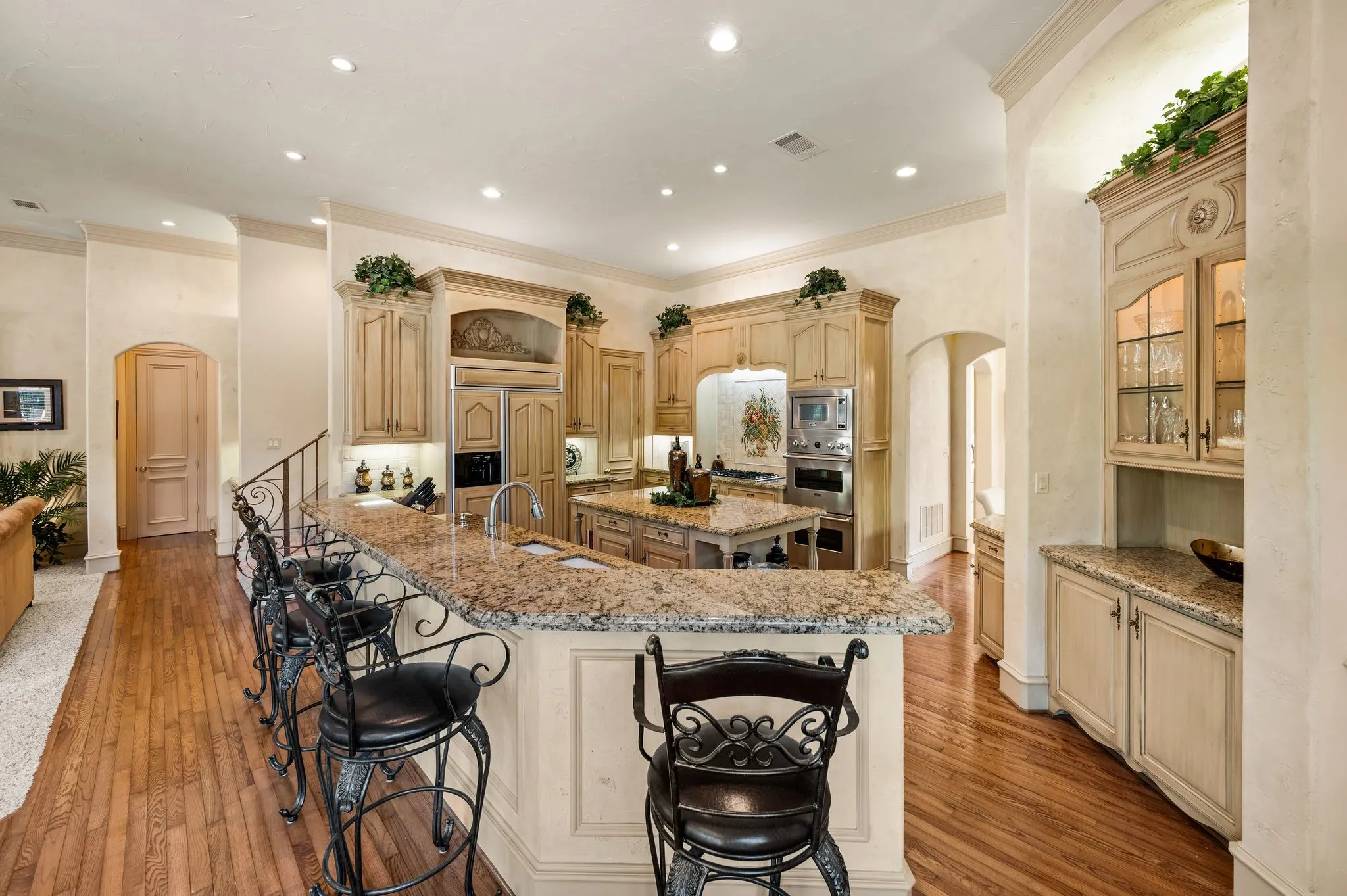 Single Family Residence For Sale in Tarrant County , 7204 Majestic Manor, Colleyville, Texas 76034, 4 Bedroom, 5 Bathroom, 4 Garage spaces, 6,091 Sqft, built in 1998, mls#21362924, Real Estate Agent in Colleyville, Homes For Sale in Tarrant county, Homes For Sale in Colleyville, Realtor in Colleyville Texas, Real Estate Brokerage Independent Realty Texas, Luminita Cordes Realtor