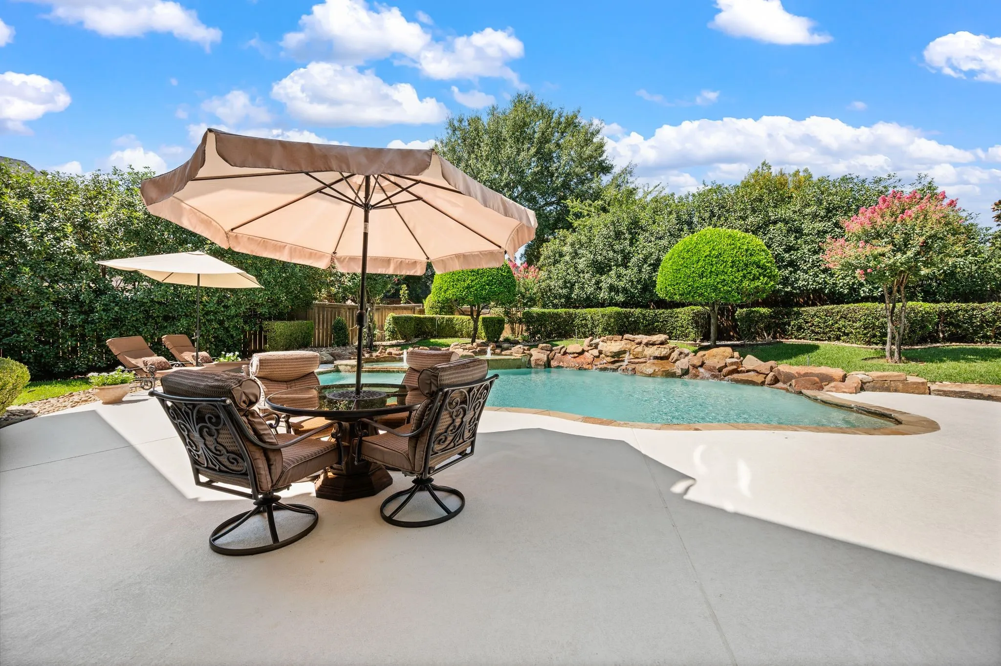 Single Family Residence For Sale in Tarrant County , 7204 Majestic Manor, Colleyville, Texas 76034, 4 Bedroom, 5 Bathroom, 4 Garage spaces, 6,091 Sqft, built in 1998, mls#21362924, Real Estate Agent in Colleyville, Homes For Sale in Tarrant county, Homes For Sale in Colleyville, Realtor in Colleyville Texas, Real Estate Brokerage Independent Realty Texas, Luminita Cordes Realtor