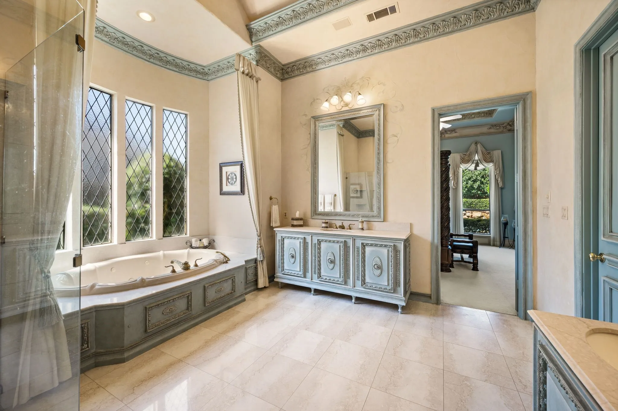 Single Family Residence For Sale in Tarrant County , 7204 Majestic Manor, Colleyville, Texas 76034, 4 Bedroom, 5 Bathroom, 4 Garage spaces, 6,091 Sqft, built in 1998, mls#21362924, Real Estate Agent in Colleyville, Homes For Sale in Tarrant county, Homes For Sale in Colleyville, Realtor in Colleyville Texas, Real Estate Brokerage Independent Realty Texas, Luminita Cordes Realtor