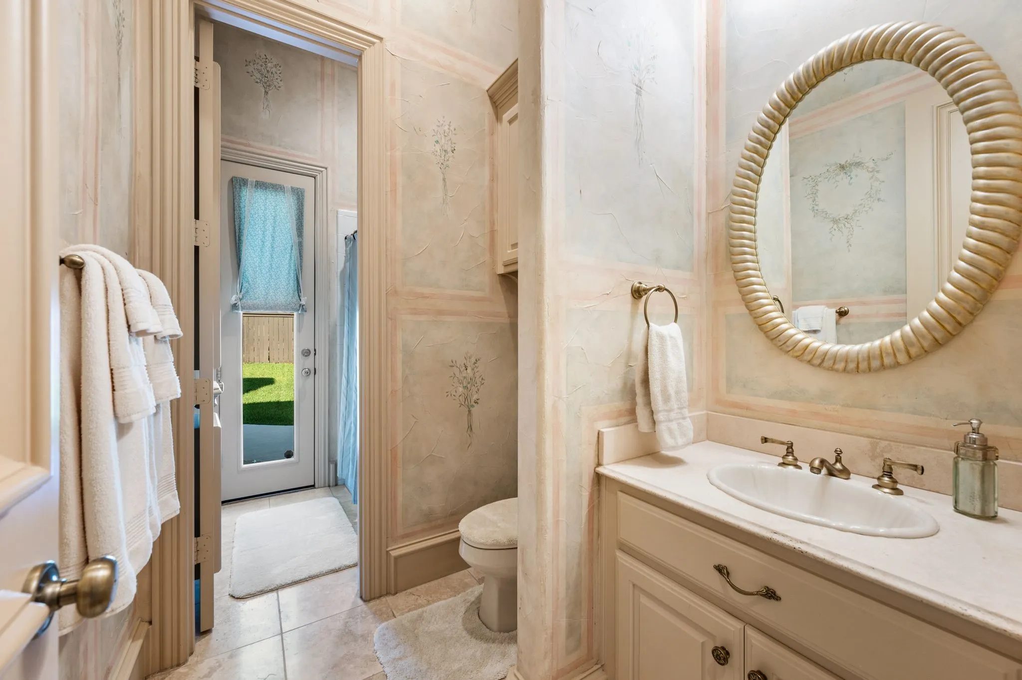 Single Family Residence For Sale in Tarrant County , 7204 Majestic Manor, Colleyville, Texas 76034, 4 Bedroom, 5 Bathroom, 4 Garage spaces, 6,091 Sqft, built in 1998, mls#21362924, Real Estate Agent in Colleyville, Homes For Sale in Tarrant county, Homes For Sale in Colleyville, Realtor in Colleyville Texas, Real Estate Brokerage Independent Realty Texas, Luminita Cordes Realtor
