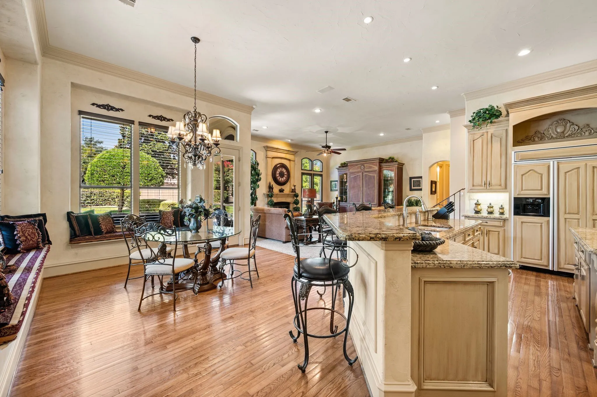 Single Family Residence For Sale in Tarrant County , 7204 Majestic Manor, Colleyville, Texas 76034, 4 Bedroom, 5 Bathroom, 4 Garage spaces, 6,091 Sqft, built in 1998, mls#21362924, Real Estate Agent in Colleyville, Homes For Sale in Tarrant county, Homes For Sale in Colleyville, Realtor in Colleyville Texas, Real Estate Brokerage Independent Realty Texas, Luminita Cordes Realtor