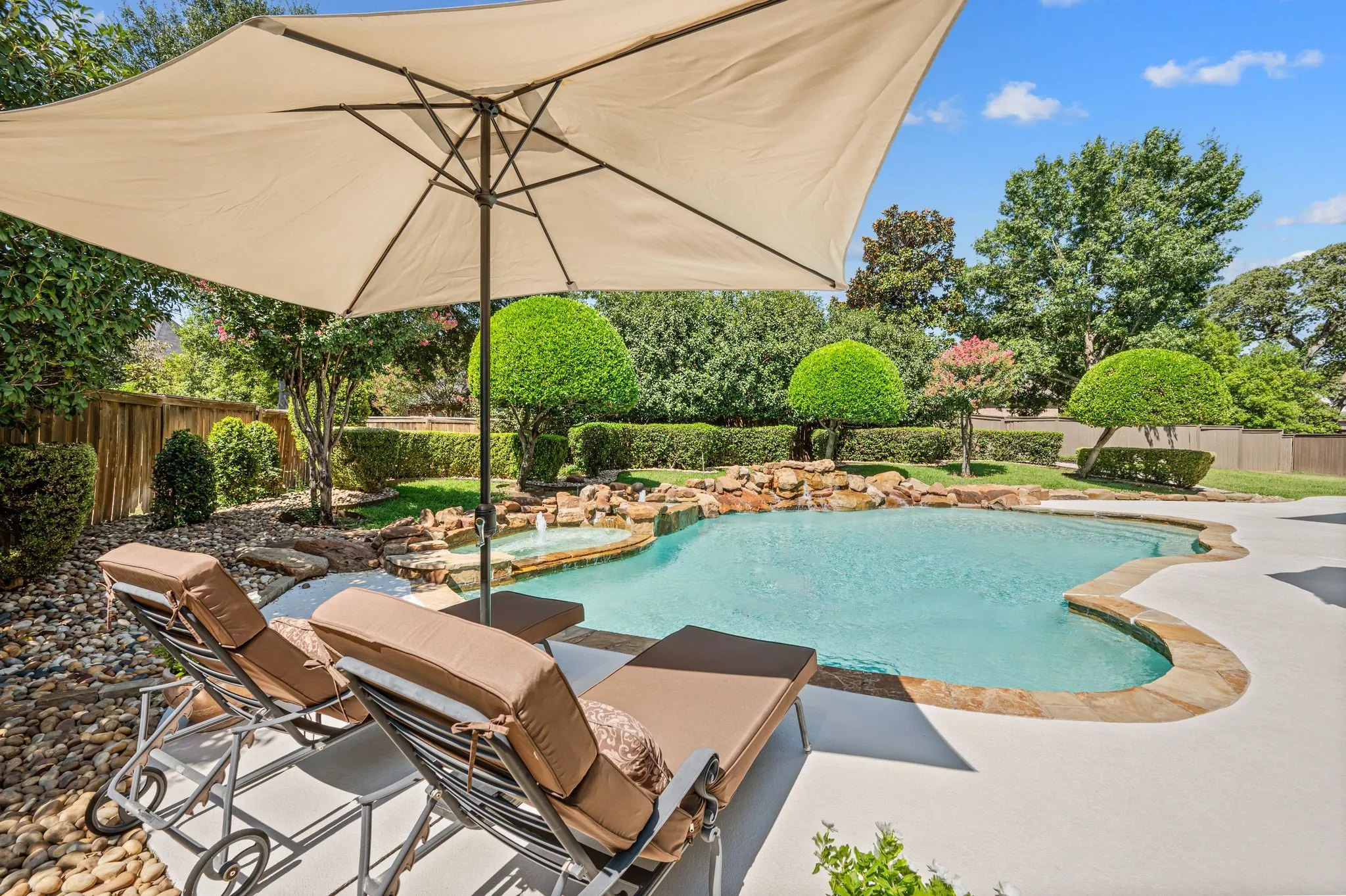 Single Family Residence For Sale in Tarrant County , 7204 Majestic Manor, Colleyville, Texas 76034, 4 Bedroom, 5 Bathroom, 4 Garage spaces, 6,091 Sqft, built in 1998, mls#21362924, Real Estate Agent in Colleyville, Homes For Sale in Tarrant county, Homes For Sale in Colleyville, Realtor in Colleyville Texas, Real Estate Brokerage Independent Realty Texas, Luminita Cordes Realtor
