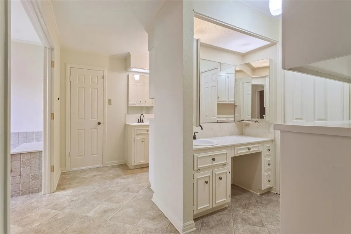 Single Family Residence For Sale in Mc Lennan County , 3400 Timbermill Road, Waco, Texas 76710, 5 Bedroom, 4 Bathroom, 2 Garage spaces, 4,444 Sqft, built in 1982, mls#21363024, Real Estate Agent in Waco, Homes For Sale in Mc Lennan county, Homes For Sale in Waco, Realtor in Waco Texas, Real Estate Brokerage Independent Realty Texas, Luminita Cordes Realtor
