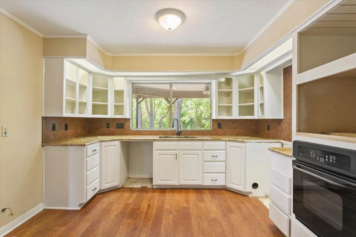 Single Family Residence For Sale in Mc Lennan County , 3400 Timbermill Road, Waco, Texas 76710, 5 Bedroom, 4 Bathroom, 2 Garage spaces, 4,444 Sqft, built in 1982, mls#21363024, Real Estate Agent in Waco, Homes For Sale in Mc Lennan county, Homes For Sale in Waco, Realtor in Waco Texas, Real Estate Brokerage Independent Realty Texas, Luminita Cordes Realtor