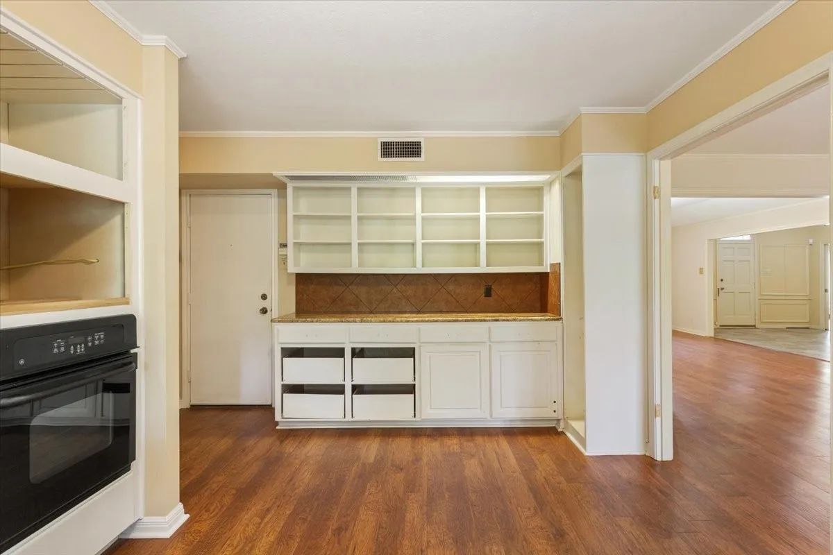 Single Family Residence For Sale in Mc Lennan County , 3400 Timbermill Road, Waco, Texas 76710, 5 Bedroom, 4 Bathroom, 2 Garage spaces, 4,444 Sqft, built in 1982, mls#21363024, Real Estate Agent in Waco, Homes For Sale in Mc Lennan county, Homes For Sale in Waco, Realtor in Waco Texas, Real Estate Brokerage Independent Realty Texas, Luminita Cordes Realtor