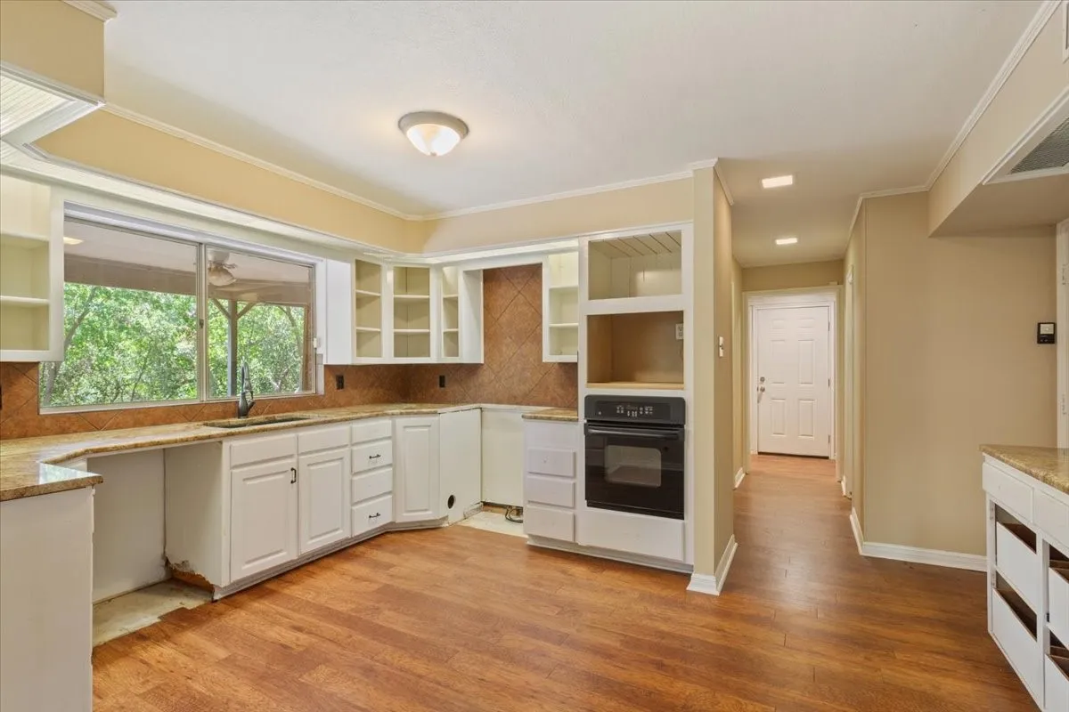 Single Family Residence For Sale in Mc Lennan County , 3400 Timbermill Road, Waco, Texas 76710, 5 Bedroom, 4 Bathroom, 2 Garage spaces, 4,444 Sqft, built in 1982, mls#21363024, Real Estate Agent in Waco, Homes For Sale in Mc Lennan county, Homes For Sale in Waco, Realtor in Waco Texas, Real Estate Brokerage Independent Realty Texas, Luminita Cordes Realtor