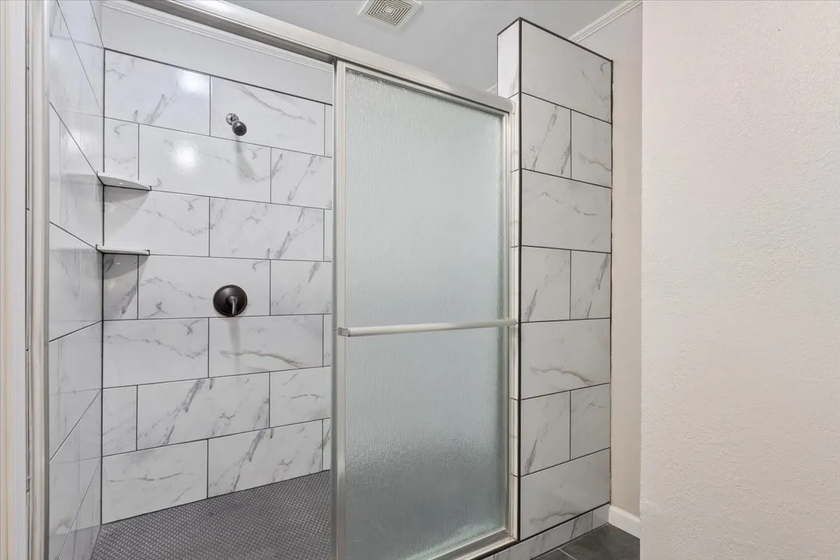 2nd Bath Shower
