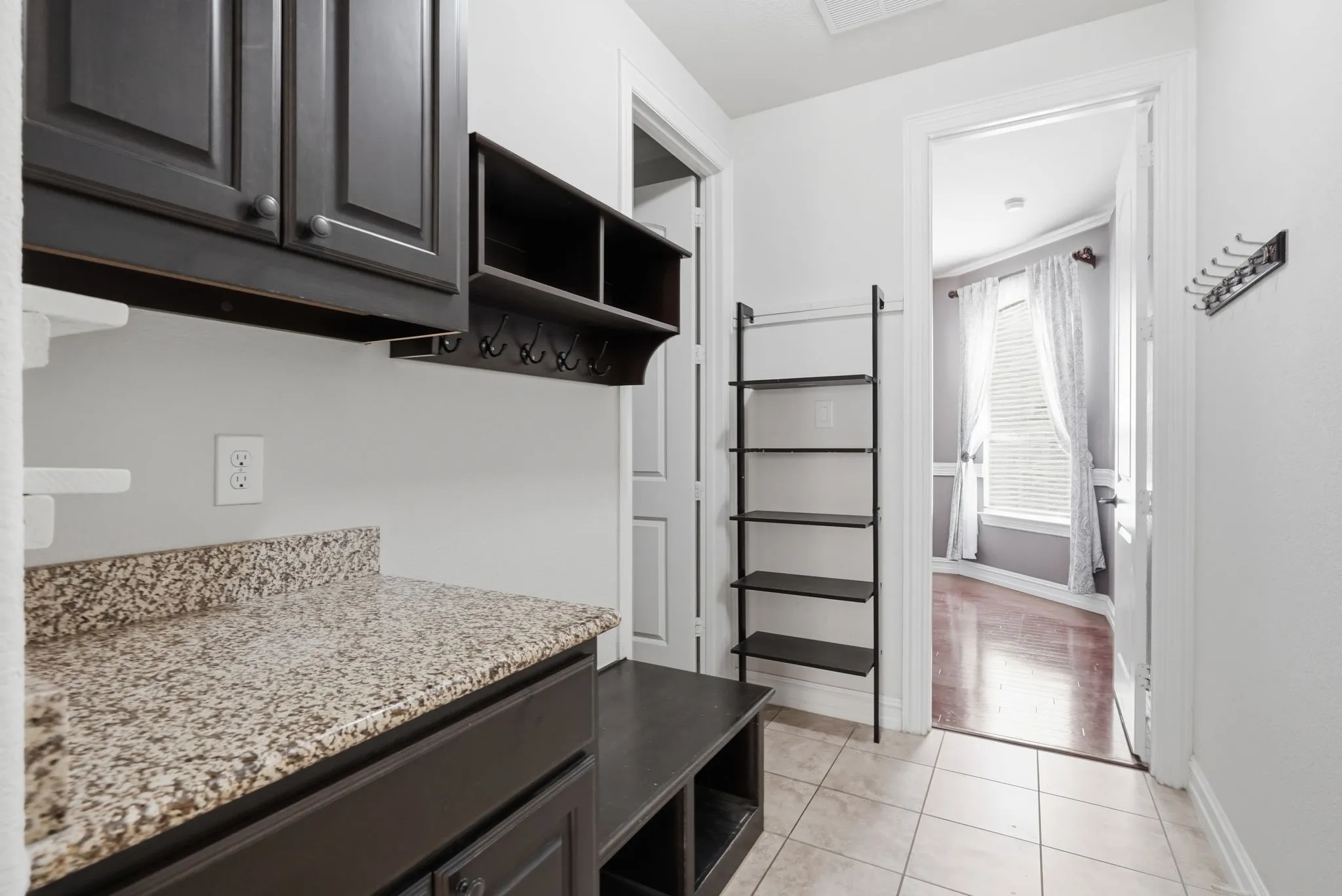 Single Family Residence For Sale in Denton County , 2803 Waverley Drive, Trophy Club, Texas 76262, 5 Bedroom, 5 Bathroom, 3 Garage spaces, 4,264 Sqft, built in 2013, mls#21369029, Real Estate Agent in Trophy Club, Homes For Sale in Denton county, Homes For Sale in Trophy Club, Realtor in Trophy Club Texas, Real Estate Brokerage Independent Realty Texas, Luminita Cordes Realtor