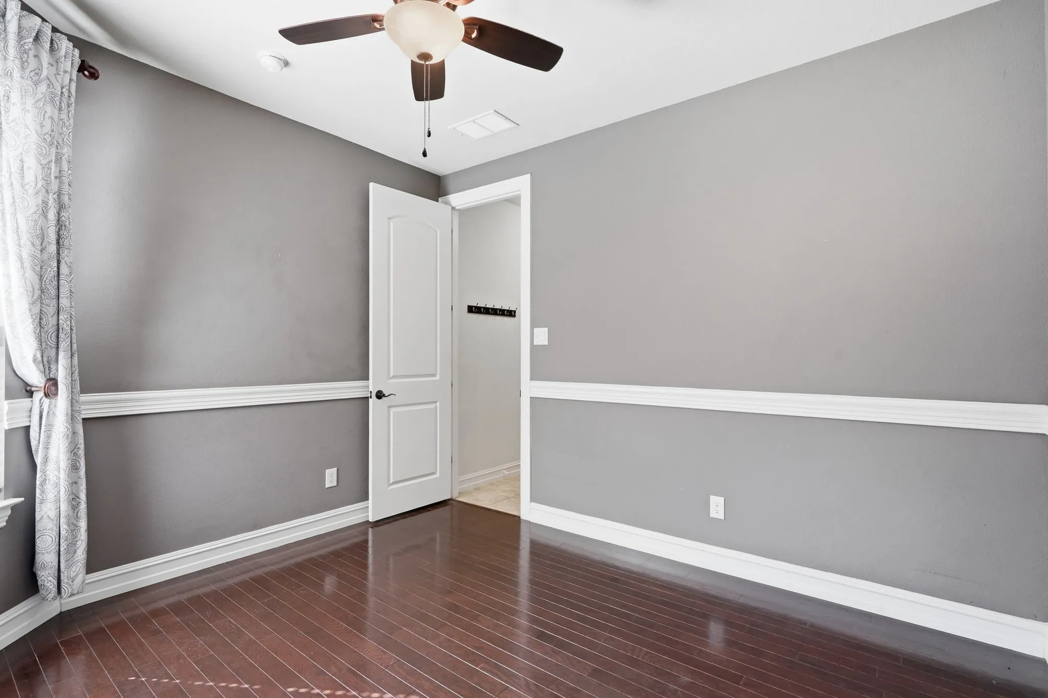 Single Family Residence For Sale in Denton County , 2803 Waverley Drive, Trophy Club, Texas 76262, 5 Bedroom, 5 Bathroom, 3 Garage spaces, 4,264 Sqft, built in 2013, mls#21369029, Real Estate Agent in Trophy Club, Homes For Sale in Denton county, Homes For Sale in Trophy Club, Realtor in Trophy Club Texas, Real Estate Brokerage Independent Realty Texas, Luminita Cordes Realtor
